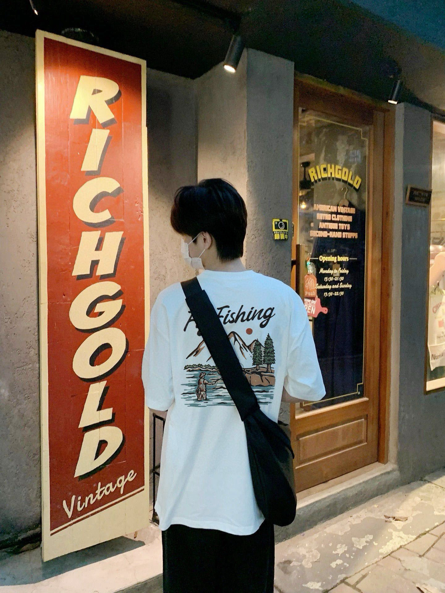 Alternative view of T-Shirt 00686