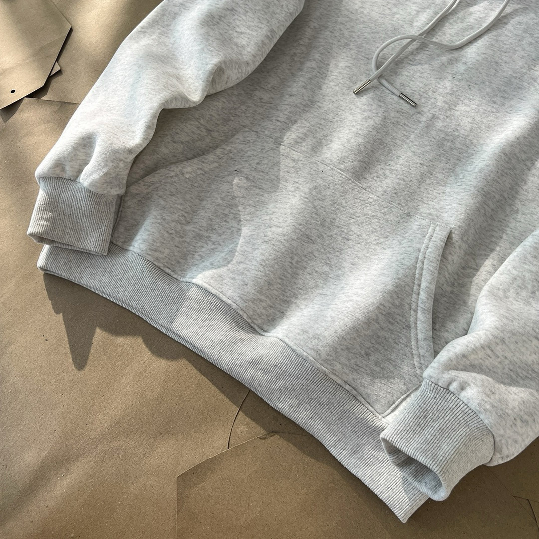 供货价:💰105 ♦️另有升级版本💰120（奥粒绒加绒加厚）
The North Face 北面手绘湖泊山脉冬季加绒重磅连帽卫衣

甄选顶级奥利绒上身柔软 采用重磅高克纯棉面料 摸到手就能感觉到衣服的完美质感  双层大帽檐 （不勒脖子 ）不是薄薄的面料哦😍手感软糯细腻 上身立体充满质感非常轻便舒适运动宽松版型不紧身 轻松驾驭无压力 （用心对待每一件衣服）

 全衣平车走线 立体剪裁 上身超赞


采用高端印花 品质保证 袖口领口和下摆选用高端罗纹面料 舒适亲肤 不怕熨烫 耐磨损 水洗可随意搓洗 放心入手！

还原最真实的百分百质感/订制官网原版三标 下摆领口袖口罗纹开版制作/（代购级品质❗️随意出入专柜无压力）

品♦️另有升级版本到位 放心入手✅

原宿风格/青春时尚/情侣搭配更出彩🤩
                                                                     
Color：黑色 灰色 白色
Size：S /M/L/XL

                    胸围         肩宽       衣长
           S        116          60           70
           M       122          62           72      
           L        128          64           74               
           XL      134         68           76  
              
           【注：手工测量 存在1～3 cm 误差】