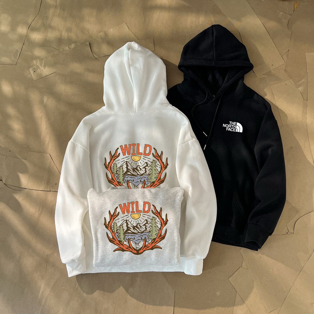 供货价:💰105 ♦️另有升级版本💰120（奥粒绒加绒加厚）
The North Face 北面手绘湖泊山脉冬季加绒重磅连帽卫衣

甄选顶级奥利绒上身柔软 采用重磅高克纯棉面料 摸到手就能感觉到衣服的完美质感  双层大帽檐 （不勒脖子 ）不是薄薄的面料哦😍手感软糯细腻 上身立体充满质感非常轻便舒适运动宽松版型不紧身 轻松驾驭无压力 （用心对待每一件衣服）

 全衣平车走线 立体剪裁 上身超赞


采用高端印花 品质保证 袖口领口和下摆选用高端罗纹面料 舒适亲肤 不怕熨烫 耐磨损 水洗可随意搓洗 放心入手！

还原最真实的百分百质感/订制官网原版三标 下摆领口袖口罗纹开版制作/（代购级品质❗️随意出入专柜无压力）

品♦️另有升级版本到位 放心入手✅

原宿风格/青春时尚/情侣搭配更出彩🤩
                                                                     
Color：黑色 灰色 白色
Size：S /M/L/XL

                    胸围         肩宽       衣长
           S        116          60           70
           M       122          62           72      
           L        128          64           74               
           XL      134         68           76  
              
           【注：手工测量 存在1～3 cm 误差】