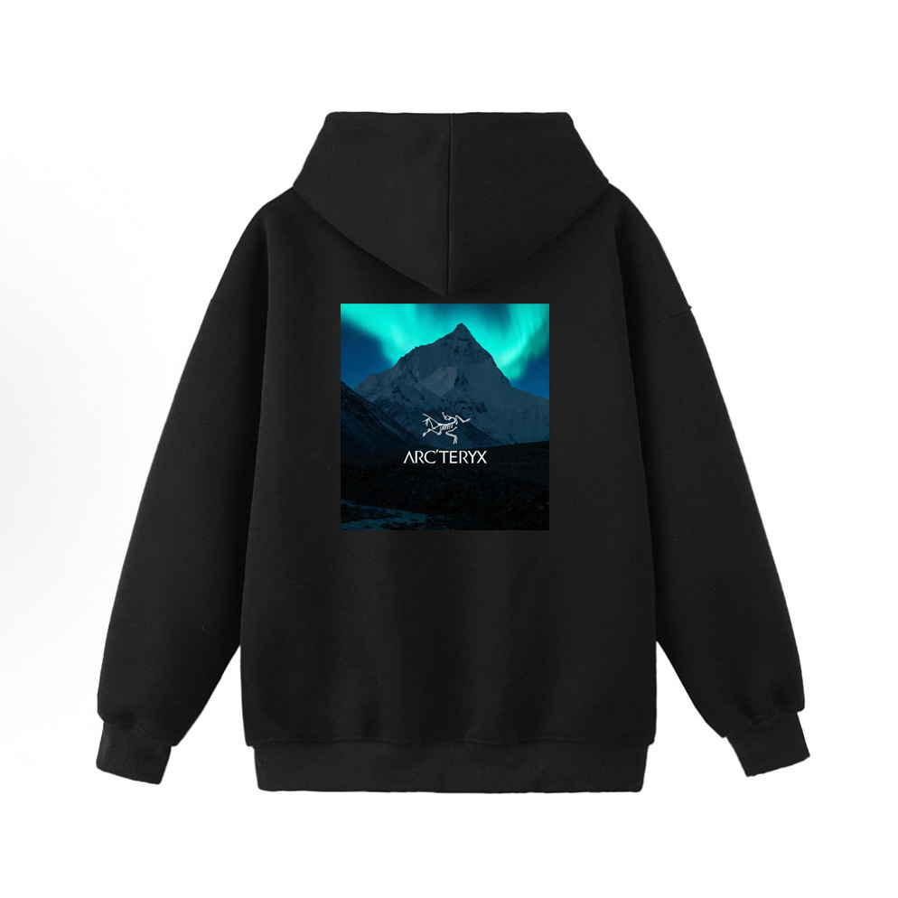 供货价:💰105 ♦️另有升级版本💰125
Arc'teryx 始祖鸟极光系列加绒加厚连帽开衫拉链卫衣外套

【高端冬季加绒拉链卫衣系列】
甄选530g银狐绒加厚面料 双层大帽檐 区别市场便宜货200g低廉单薄品质 本款软糯亲肤 超级保暖 不起球不褪色不变形 质量超级好，内里绒柔软的让你爱不释手，布料挺实，绝对厚实，打底单穿都是百搭，绝绝子百搭！冬季穿这款外套，可抗零下10度 摆脱棉衣羽绒服的臃肿感 叠穿更潮流时尚有衣品

专柜定制 还原最真实的百分百质感/订制原版三标 下摆袖口罗纹开版制作/定制拉链/定制拉链包边条/口袋也有绒 冬天不怕手冷 各个细节走线都做到了极致冬季必备单品 细节到位！重工品质！真正品质好款（代购级品质 随意出入专柜无压力）

宽松版型，大厂做工，品♦️另有升级版本到位，放心入手✅

男女同款 情侣搭配更出彩🤩
                                                                     
Color：黑色/藏青/灰色
Size：S/M/L/XL

                    胸围         肩宽       衣长
           S.       115.          58.          68
           M       120          60           70      
           L        125          62           72               
           XL      130         64           74  
              
           【注：手工测量 存在1～3 cm 误差】