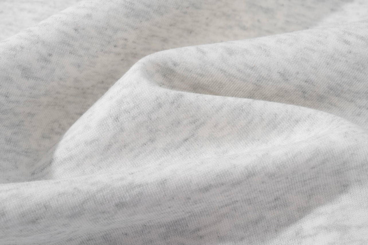 供货价:💰105 ♦️另有升级版本💰125
Arc'teryx 始祖鸟极光系列加绒加厚连帽开衫拉链卫衣外套

【高端冬季加绒拉链卫衣系列】
甄选530g银狐绒加厚面料 双层大帽檐 区别市场便宜货200g低廉单薄品质 本款软糯亲肤 超级保暖 不起球不褪色不变形 质量超级好，内里绒柔软的让你爱不释手，布料挺实，绝对厚实，打底单穿都是百搭，绝绝子百搭！冬季穿这款外套，可抗零下10度 摆脱棉衣羽绒服的臃肿感 叠穿更潮流时尚有衣品

专柜定制 还原最真实的百分百质感/订制原版三标 下摆袖口罗纹开版制作/定制拉链/定制拉链包边条/口袋也有绒 冬天不怕手冷 各个细节走线都做到了极致冬季必备单品 细节到位！重工品质！真正品质好款（代购级品质 随意出入专柜无压力）

宽松版型，大厂做工，品♦️另有升级版本到位，放心入手✅

男女同款 情侣搭配更出彩🤩
                                                                     
Color：黑色/藏青/灰色
Size：S/M/L/XL

                    胸围         肩宽       衣长
           S.       115.          58.          68
           M       120          60           70      
           L        125          62           72               
           XL      130         64           74  
              
           【注：手工测量 存在1～3 cm 误差】