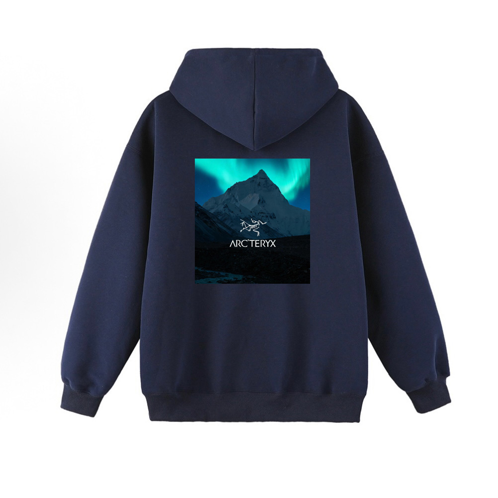 供货价:💰105 ♦️另有升级版本💰125
Arc'teryx 始祖鸟极光系列加绒加厚连帽开衫拉链卫衣外套

【高端冬季加绒拉链卫衣系列】
甄选530g银狐绒加厚面料 双层大帽檐 区别市场便宜货200g低廉单薄品质 本款软糯亲肤 超级保暖 不起球不褪色不变形 质量超级好，内里绒柔软的让你爱不释手，布料挺实，绝对厚实，打底单穿都是百搭，绝绝子百搭！冬季穿这款外套，可抗零下10度 摆脱棉衣羽绒服的臃肿感 叠穿更潮流时尚有衣品

专柜定制 还原最真实的百分百质感/订制原版三标 下摆袖口罗纹开版制作/定制拉链/定制拉链包边条/口袋也有绒 冬天不怕手冷 各个细节走线都做到了极致冬季必备单品 细节到位！重工品质！真正品质好款（代购级品质 随意出入专柜无压力）

宽松版型，大厂做工，品♦️另有升级版本到位，放心入手✅

男女同款 情侣搭配更出彩🤩
                                                                     
Color：黑色/藏青/灰色
Size：S/M/L/XL

                    胸围         肩宽       衣长
           S.       115.          58.          68
           M       120          60           70      
           L        125          62           72               
           XL      130         64           74  
              
           【注：手工测量 存在1～3 cm 误差】