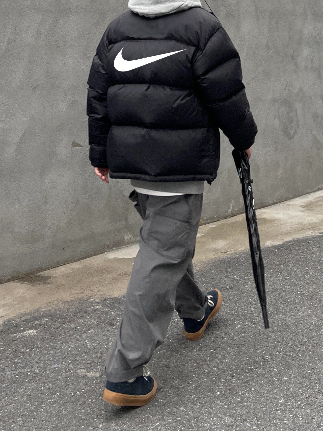 供货价:💰115 ♦️另有升级版本💰135
Acg - nike 小标宽松羽绒棉衣棉服立领面包服

【高品质羽绒棉服系列】

面料采用柔软牛津 搭配750新疆羽绒棉高密度充绒 温暖舒适 宽松版型 提升运动灵活度
采用高端印花 原版定制领标吊牌 
一分钱一分货 比那种低价低端货厚两倍 可随意对比品质 手塞棉工艺 整件衣服厚实蓬松 保暖性强 单品可扛住零下30度寒冷天气 值得入手
                             
Color：黑色  
Size：M/L/XL

                    胸围         肩宽       衣长
           M       125           61          70      
           L        130          63          72               
           XL      135          65          74  
              
           【注：手工测量 存在1～3 cm 误差】