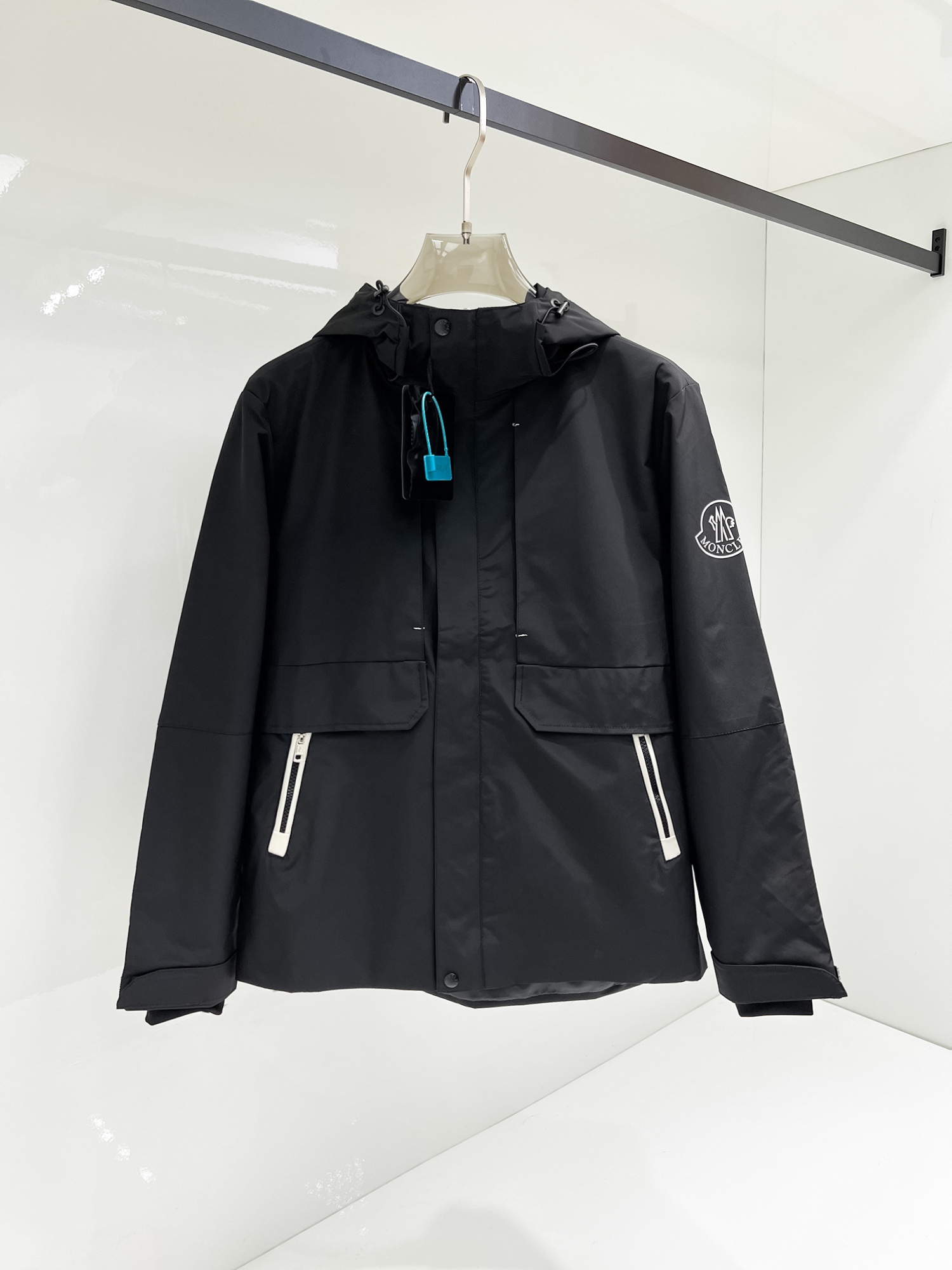 NO:131499,The same style on the official website, complete three standards, released in advance. SS Spring New Men's Jacket, original three standards, full high-end version. Customized counter fabrics, breathable and comfortable, impeccable details, brand elements design concept, reflect high quality. The feel is delicate and soft, presents casual cut, and the upper body style is superb. The number of sizes M~3XL, maximum wear 195 catties, Moncler, jackets & coats, jackets & coats, alexander wang19860909蒙口 官网同款,三标齐全,提前发售 ss开春新款男士夹克外套,原单三标齐全高端版本 专柜定制面料 透气舒适度高,细节无可挑剔,品牌元素设计理念,体现高品质.手感细腻柔软 呈现休闲裁剪,上身版型超赞 码数M～3XL,最大穿195斤,,Moncler,jackets & coats,jackets & coats,alexander wang,Men's clothing