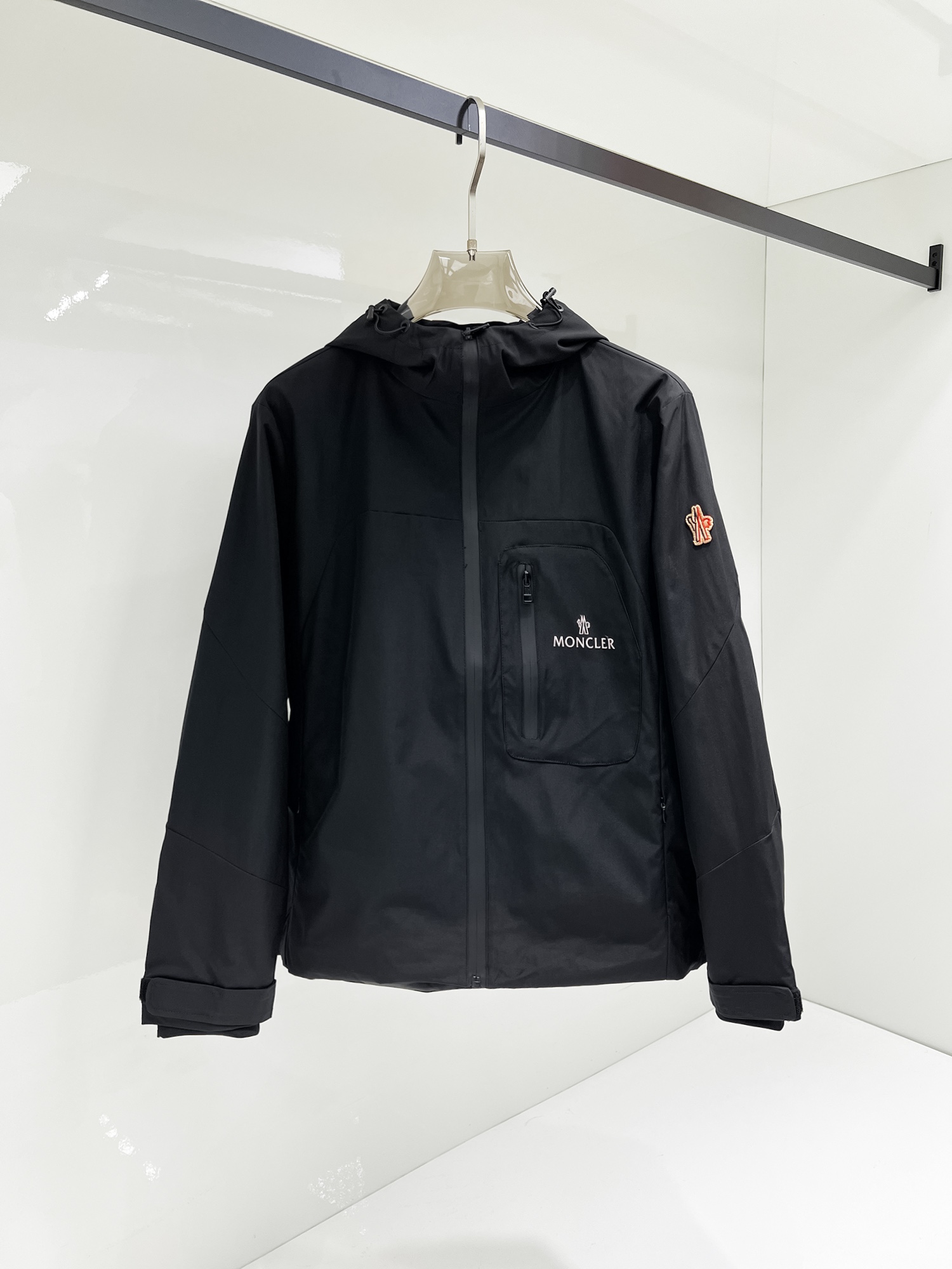 NO:131487,The same style on the official website, complete three standards, released in advance. SS Spring New Men's Jacket, original three standards, full high-end version. Customized counter fabrics, breathable and comfortable, impeccable details, brand elements design concept, reflect high quality. The feel is delicate and soft, presents casual cut, and the upper body style is superb. The number of sizes M~3XL, maximum wear 195 catties, Moncler, jackets & coats, jackets & coats, alexander wang19860909蒙口 官网同款,三标齐全,提前发售 ss开春新款男士夹克外套,原单三标齐全高端版本 专柜定制面料 透气舒适度高,细节无可挑剔,品牌元素设计理念,体现高品质.手感细腻柔软 呈现休闲裁剪,上身版型超赞 码数M～3XL,最大穿195斤,,Moncler,jackets & coats,jackets & coats,alexander wang,Men's clothing