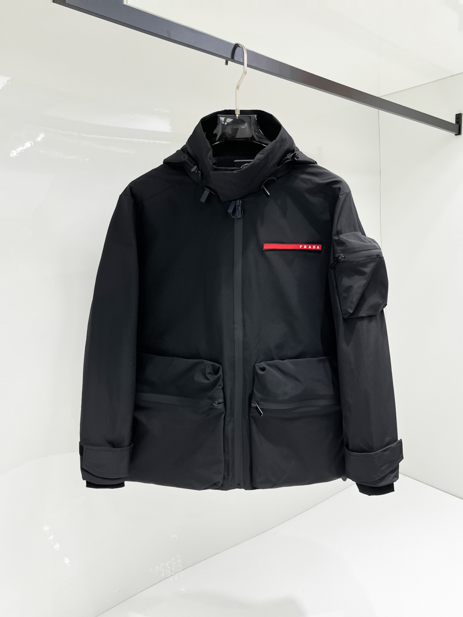 NO:131479,Prada's official website has the same style, complete three standards, and is released in advance. SS Spring New Men's Jacket Jacket, original three standards, full high-end version. Customized counter fabrics, breathable and comfortable, impeccable details, brand elements design concept, reflecting high quality. The feel is delicate and soft, presents casual cut, and the upper body style is superb. Number of sizes M~3XL, maximum wear 195 catties, prada, jackets & coats, jackets & coats, alexander wang19860909普拉达 官网同款,三标齐全,提前发售 ss开春新款男士夹克外套,原单三标齐全高端版本 专柜定制面料 透气舒适度高,细节无可挑剔,品牌元素设计理念,体现高品质.手感细腻柔软 呈现休闲裁剪,上身版型超赞 码数M～3XL,最大穿195斤,,prada,jackets & coats,jackets & coats,alexander wang,Men's clothing