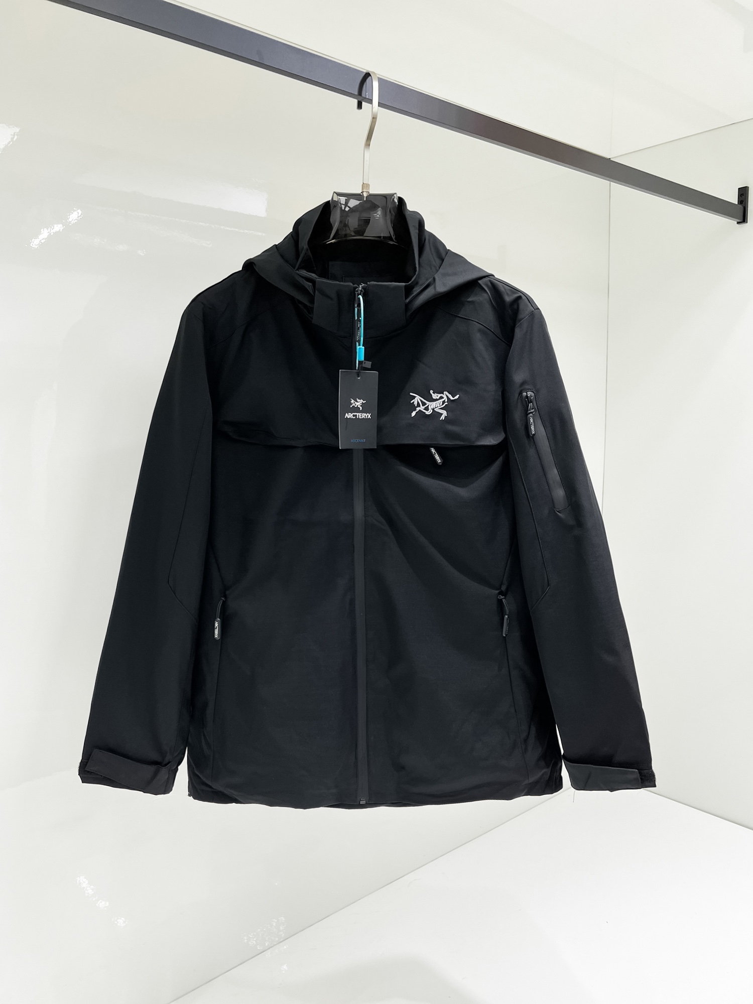 NO:131523,Archaeoptera bird, the same style on the official website, complete three standards, released in advance. SS Spring New Men's Jacket, original three standards, full high-end version. Customized counter fabric, breathable and comfortable, impeccable details, brand elements design concept, reflect high quality. The feel is delicate and soft, presents casual cut, and the upper body style is superb. Number of sizes M~3XL, maximum wear 195 kilograms, arc'teryx, jackets & coats, jackets & coats, alexander wang19860909始祖鸟 官网同款,三标齐全,提前发售 ss开春新款男士夹克外套,原单三标齐全高端版本 专柜定制面料 透气舒适度高,细节无可挑剔,品牌元素设计理念,体现高品质.手感细腻柔软 呈现休闲裁剪,上身版型超赞 码数M～3XL,最大穿195斤,arc'teryx,jackets & coats,jackets & coats,alexander wang,Men's clothing