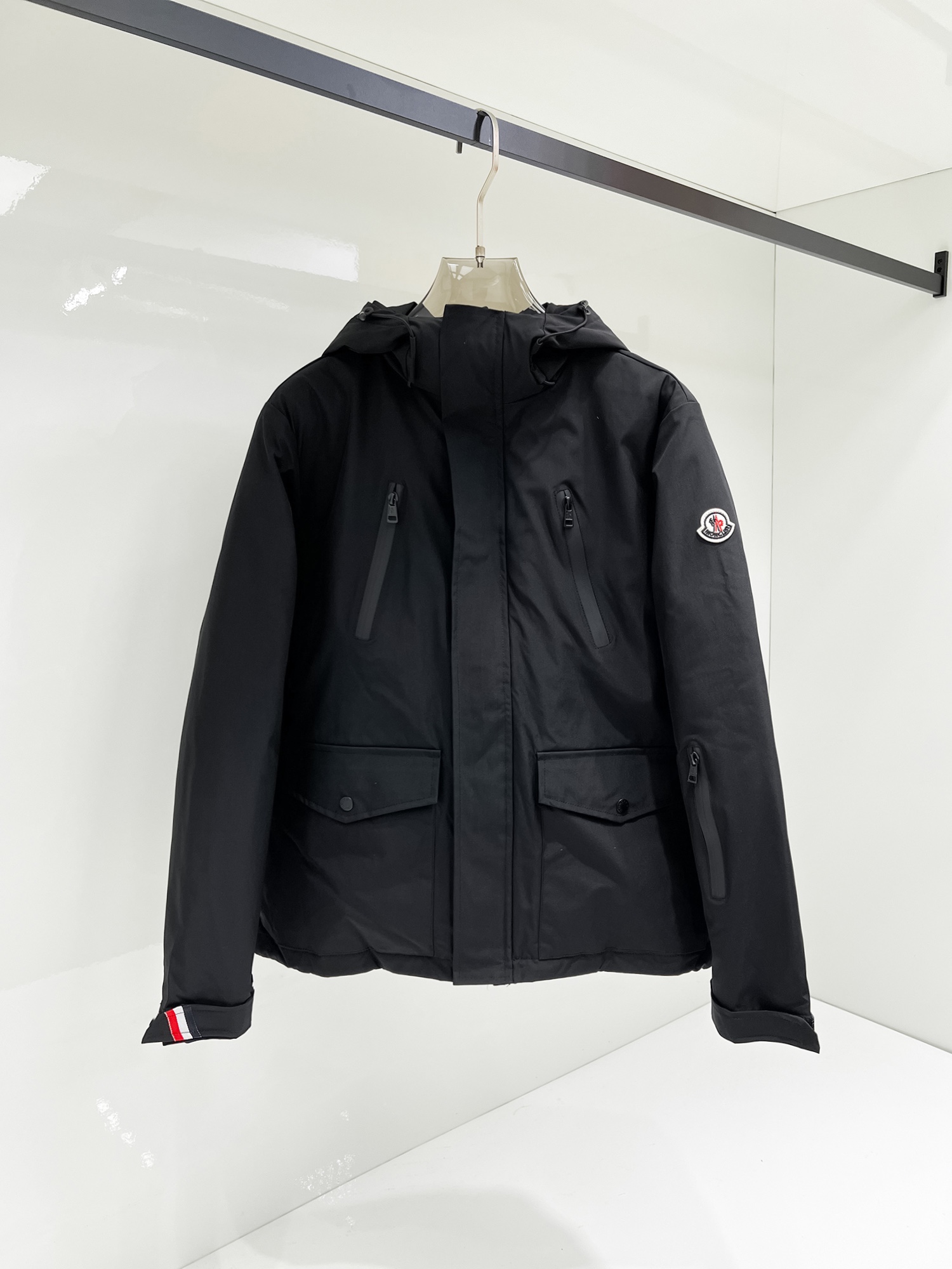 NO:731472,Support replacement after the year!  Mengkou 2025ss winter new fashion top down jacket is filled with imported down, the highest quality on the market, imported fabrics, the highest lining standards, no down, all accessories and hardware are custom-made from the original factory, 10 years of focus on clothing production, ensuring the smoothness of each piece of clothing, the Rolls-Royce of the down jacket industry, sizes M-L-XL-2XL-3XL,, Moncler, down jacket,19860909支持年后退换！ 蒙口 2025ss冬季新品时尚顶级羽绒服 填充进口羽绒朵,市面最高品质,进口面料,里布最高标准,绝不跑绒,辅料五金全部原厂定做,10年专注服装生产,保证每件衣服的平整性,羽绒服界的劳斯莱斯 尺码M-L-XL-2XL-3XL,,Moncler,down jacket,,Men's clothing