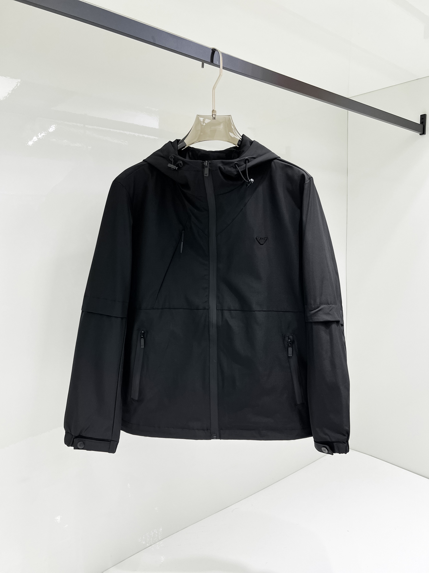 NO:131519,Armani's official website, complete three-standard, released in advance. SS Spring New Men's Jacket Jacket, original three-standard, high-end version. Customized fabric for counter, breathable and comfortable, impeccable details, brand element design concept, reflecting high quality. The feel is delicate and soft, presents casual cut, and the upper body style is superb. The number of sizes M~3XL, maximum wear 195 catties, armani, jackets & coats, jackets & coats, alexander wang19860909阿玛尼 官网同款,三标齐全,提前发售 ss开春新款男士夹克外套,原单三标齐全高端版本 专柜定制面料 透气舒适度高,细节无可挑剔,品牌元素设计理念,体现高品质.手感细腻柔软 呈现休闲裁剪,上身版型超赞 码数M～3XL,最大穿195斤,,armani,jackets & coats,jackets & coats,alexander wang,Men's clothing