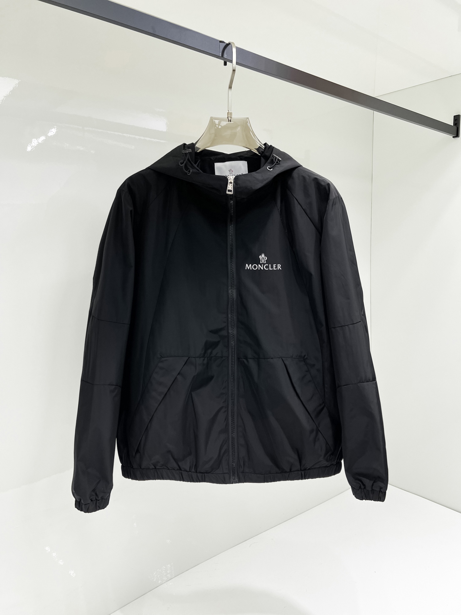 NO:131488,The same style on the official website, complete three standards, released in advance. SS Spring New Men's Jacket, original three standards, full high-end version. Customized counter fabrics, breathable and comfortable, impeccable details, brand elements design concept, reflect high quality. The feel is delicate and soft, presents casual cut, and the upper body style is superb. The number of sizes M~3XL, maximum wear 195 catties, Moncler, jackets & coats, jackets & coats, alexander wang19860909蒙口 官网同款,三标齐全,提前发售 ss开春新款男士夹克外套,原单三标齐全高端版本 专柜定制面料 透气舒适度高,细节无可挑剔,品牌元素设计理念,体现高品质.手感细腻柔软 呈现休闲裁剪,上身版型超赞 码数M～3XL,最大穿195斤,,Moncler,jackets & coats,jackets & coats,alexander wang,Men's clothing