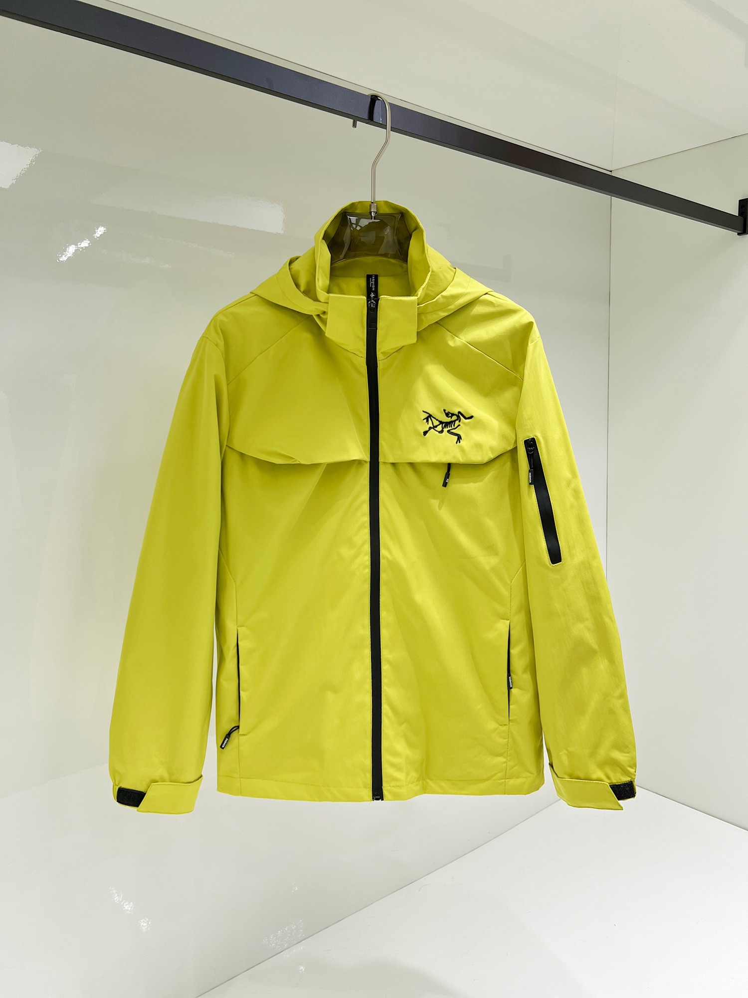 NO:131476,Archaeoptera bird, the same style on the official website, complete three standards, released in advance. SS Spring New Men's Jacket, original three standards, full high-end version. Customized counter fabric, breathable and comfortable, impeccable details, brand elements design concept, reflect high quality. The feel is delicate and soft, presents casual cut, and the upper body style is superb. Number of sizes M~3XL, maximum wear 195 kilograms, arc'teryx, jackets & coats, jackets & coats, alexander wang19860909始祖鸟 官网同款,三标齐全,提前发售 ss开春新款男士夹克外套,原单三标齐全高端版本 专柜定制面料 透气舒适度高,细节无可挑剔,品牌元素设计理念,体现高品质.手感细腻柔软 呈现休闲裁剪,上身版型超赞 码数M～3XL,最大穿195斤,arc'teryx,jackets & coats,jackets & coats,alexander wang,Men's clothing