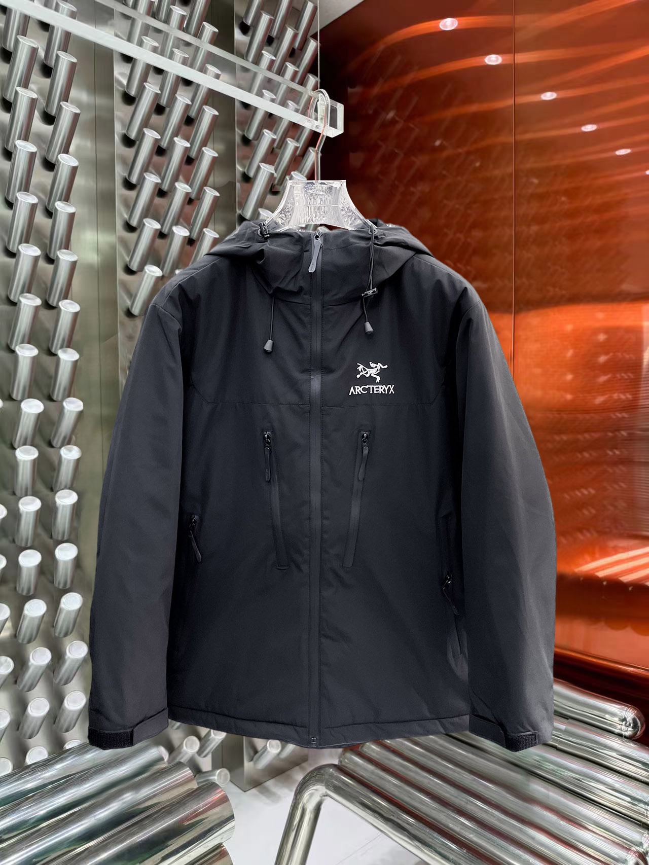 NO:644820,Arc'teryx's 2025ss winter new down jacket with all three standards, the new product on the show is in perfect condition, comfortable and warm, the color is full and attractive, the design is very outstanding, it can easily enhance the fashion sense, the workmanship is extremely sophisticated and rigorous, and the wiring is neat and meticulous!  A masterpiece from a famous designer!  The upper body does not look bloated and is super handsome!  Available size M ~ XXXL,arc'teryx,jackets & coats,down jacket,alexander wang19860909始祖鸟 三标齐全 2025ss冬季新款羽绒棉服外套,秀场新品品相非常完美,舒适保暖,色泽饱满诱人,非常出彩的设计,轻松将时髦感进阶,做工极为考究严谨,走线工整细致！大牌设计师巨作！上身不显臃肿、超级帅气！现货码数M ～ XXXL,arc'teryx,jackets & coats,down jacket,alexander wang,Men's clothing