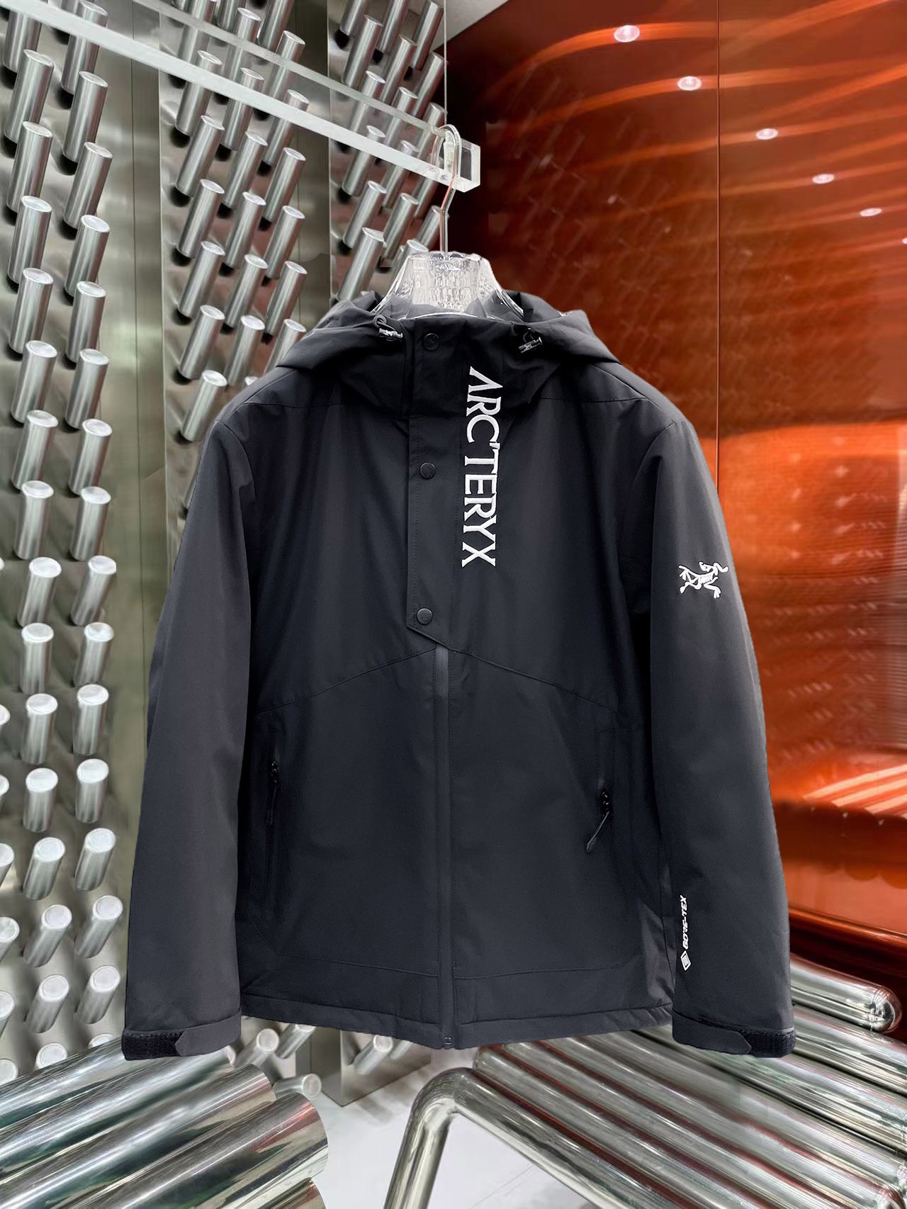 NO:644807,Arc'teryx's 2025ss winter new down jacket with all three standards, the new product on the show is in perfect condition, comfortable and warm, the color is full and attractive, the design is very outstanding, it can easily enhance the fashion sense, the workmanship is extremely sophisticated and rigorous, and the wiring is neat and meticulous!  A masterpiece from a famous designer!  The upper body does not look bloated and is super handsome!  Available size M ~ XXXL,arc'teryx,jackets & coats,down jacket,alexander wang19860909始祖鸟 三标齐全 2025ss冬季新款羽绒棉服外套,秀场新品品相非常完美,舒适保暖,色泽饱满诱人,非常出彩的设计,轻松将时髦感进阶,做工极为考究严谨,走线工整细致！大牌设计师巨作！上身不显臃肿、超级帅气！现货码数M ～ XXXL,arc'teryx,jackets & coats,down jacket,alexander wang,Men's clothing