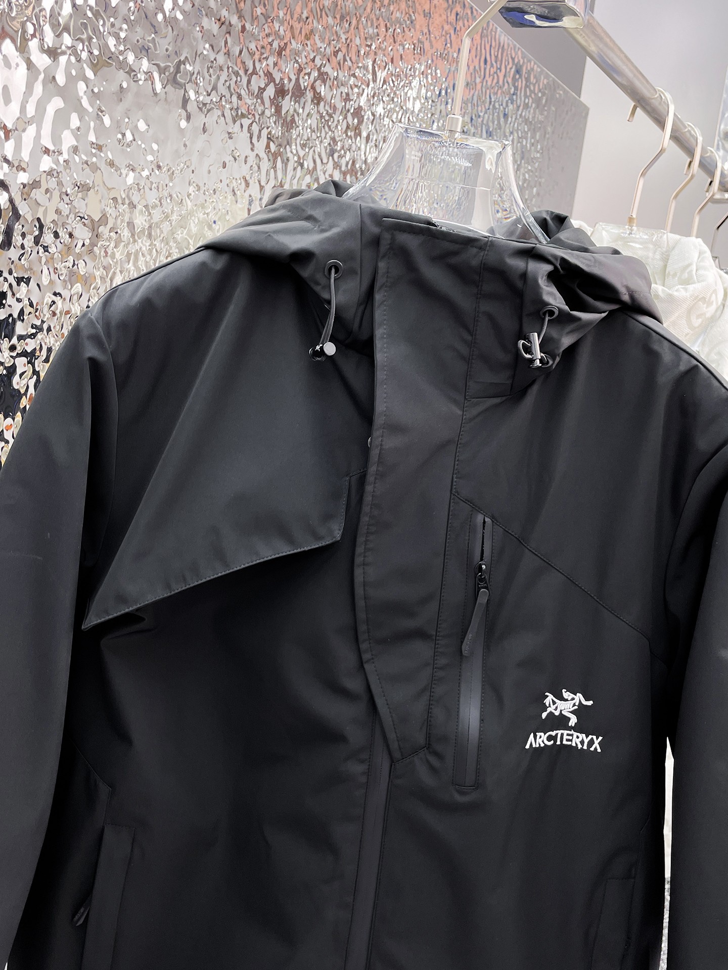   始祖鸟  三标齐全    ss冬季新款羽绒棉服外套，秀场新品‼品相非常完美，舒适保暖，色泽饱满诱人，
