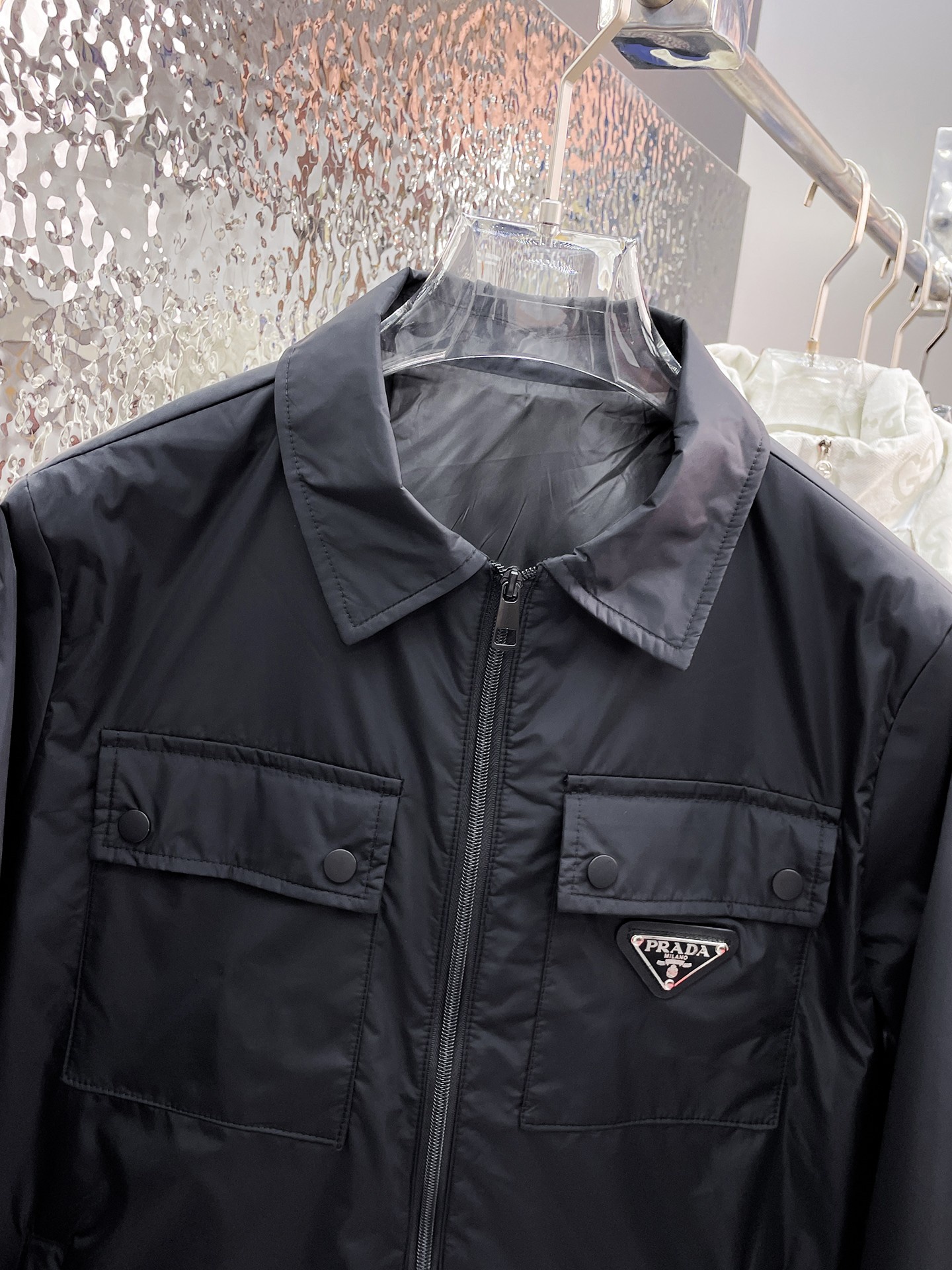   普拉达  三标齐全    ss冬季新款羽绒棉服外套，秀场新品‼品相非常完美，舒适保暖，色泽饱满诱人，