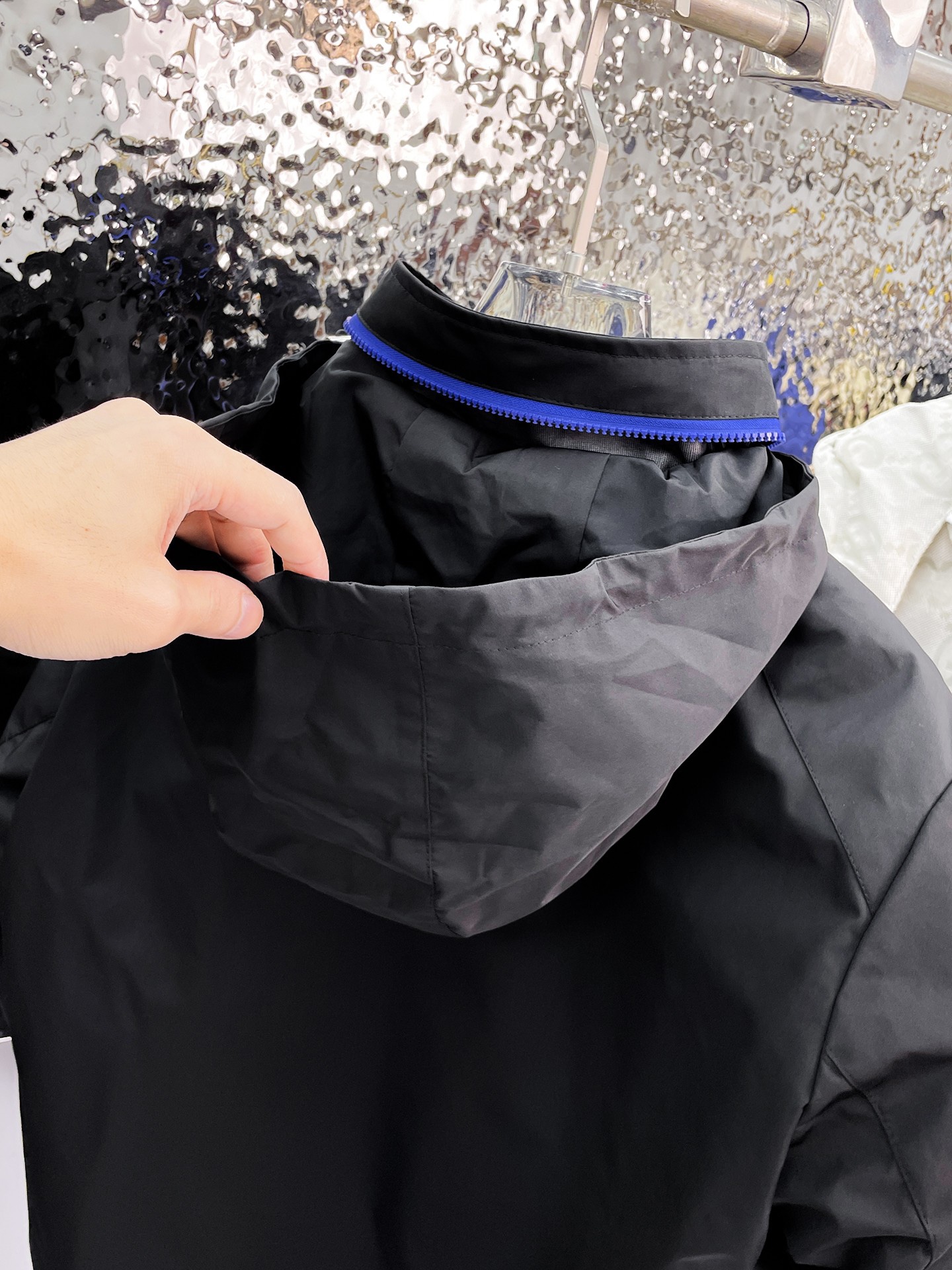   蒙口  三标齐全    ss冬季新款羽绒棉服外套，秀场新品‼品相非常完美，舒适保暖，色泽饱满诱人，非