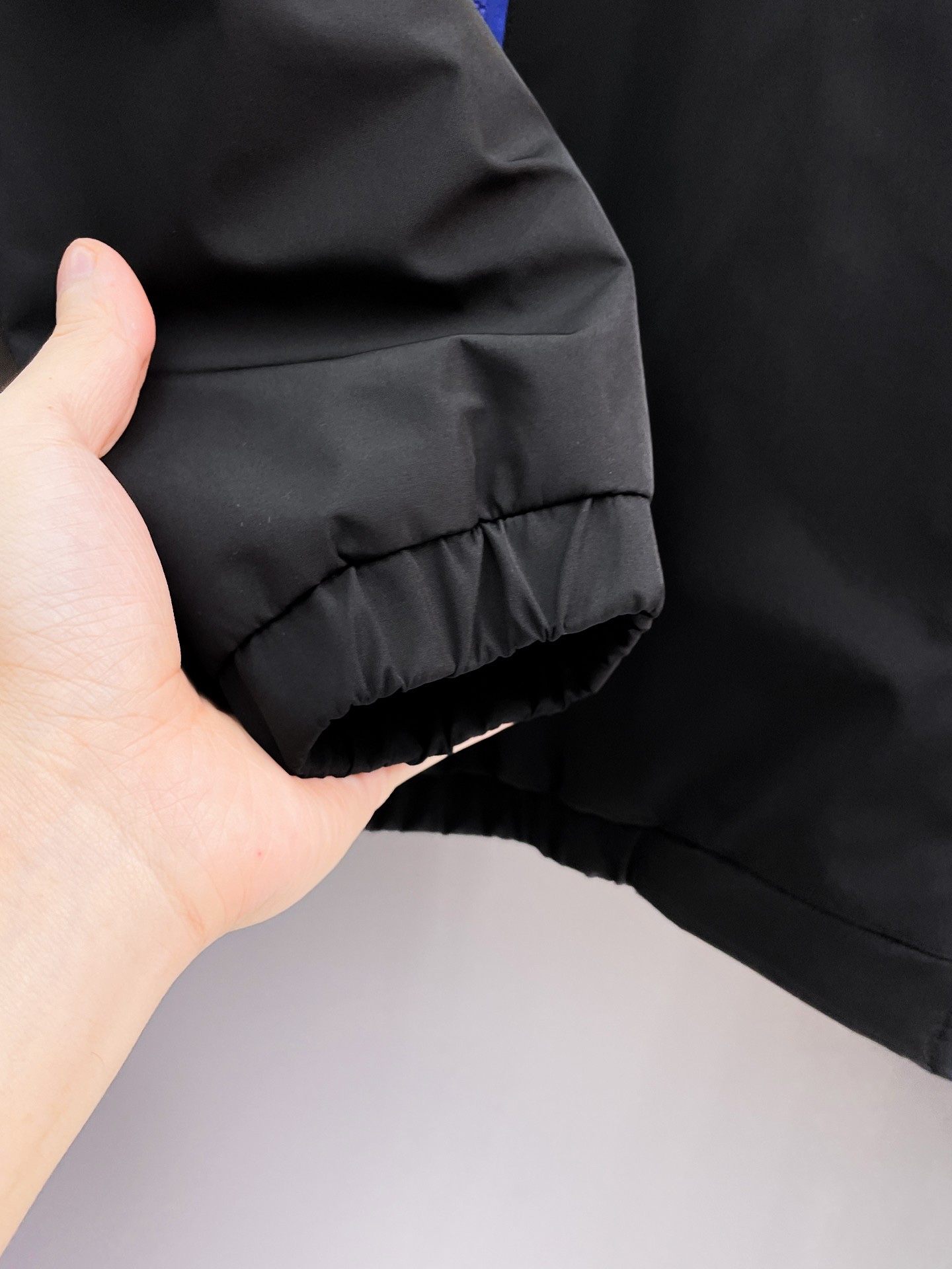   蒙口  三标齐全    ss冬季新款羽绒棉服外套，秀场新品‼品相非常完美，舒适保暖，色泽饱满诱人，非