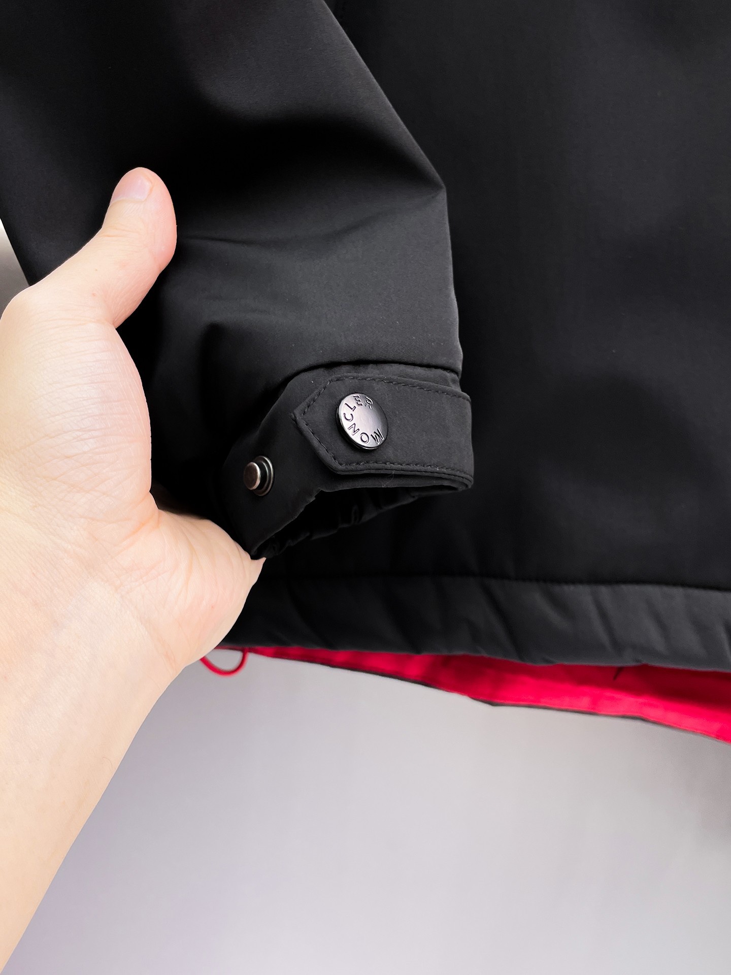  蒙口  三标齐全    ss冬季新款羽绒棉服外套，秀场新品‼品相非常完美，舒适保暖，色泽饱满诱人，非常