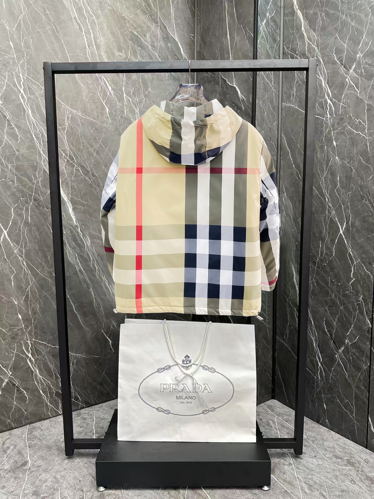   巴宝莉  三标齐全    ss冬季新款羽绒棉服外套，秀场新品‼品相非常完美，舒适保暖，色泽饱满诱人，