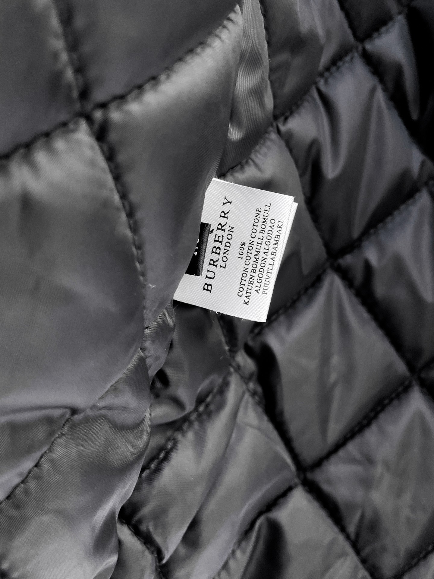   巴宝莉  三标齐全    ss冬季新款羽绒棉服外套，秀场新品‼品相非常完美，舒适保暖，色泽饱满诱人，