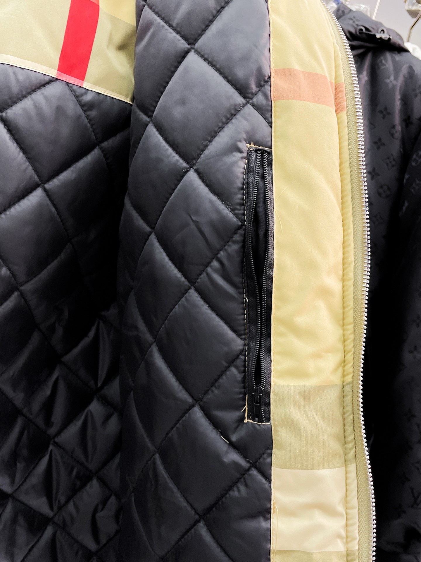   巴宝莉  三标齐全    ss冬季新款羽绒棉服外套，秀场新品‼品相非常完美，舒适保暖，色泽饱满诱人，
