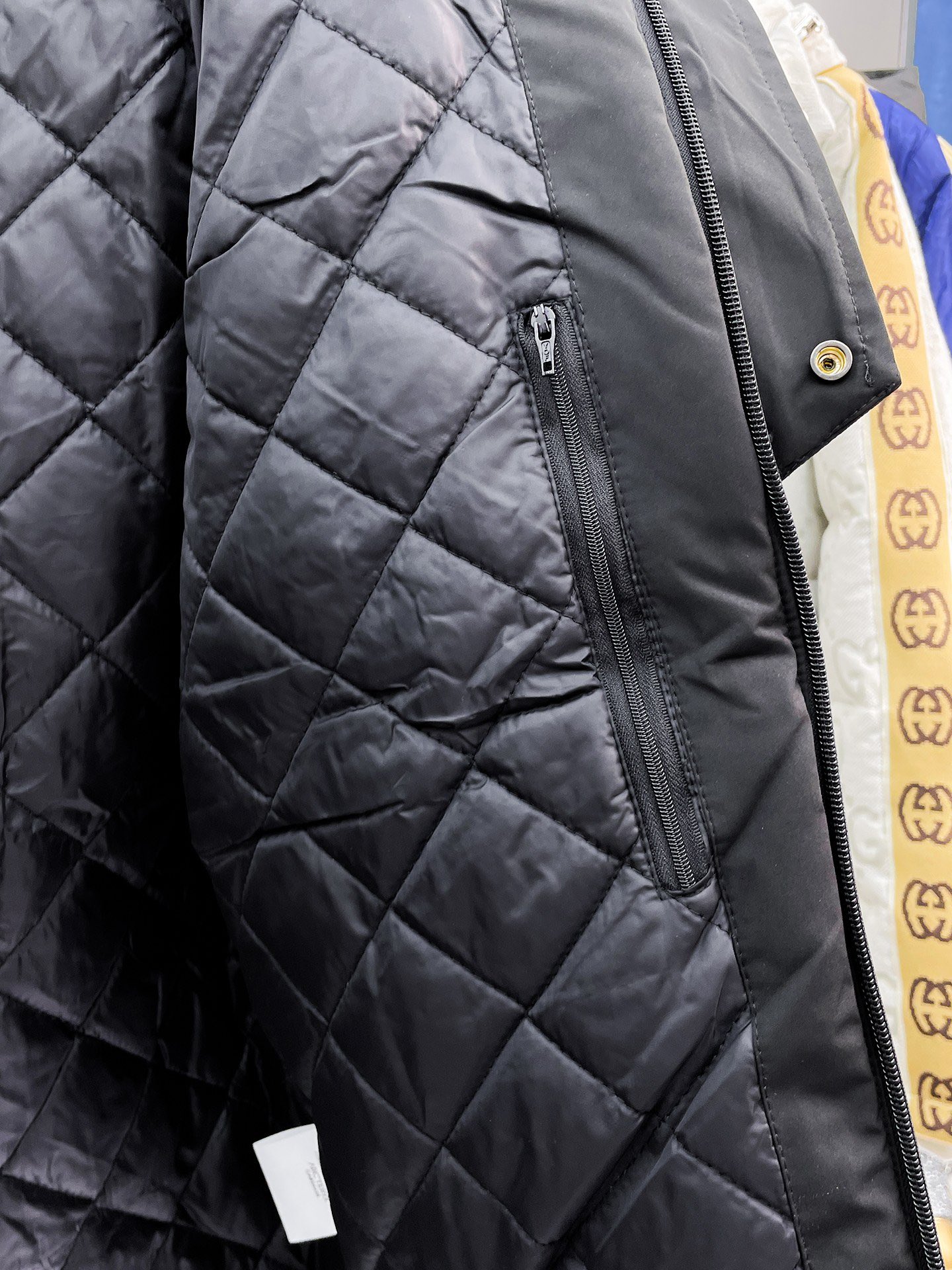   始祖鸟  三标齐全    ss冬季新款羽绒棉服外套，秀场新品‼品相非常完美，舒适保暖，色泽饱满诱人，