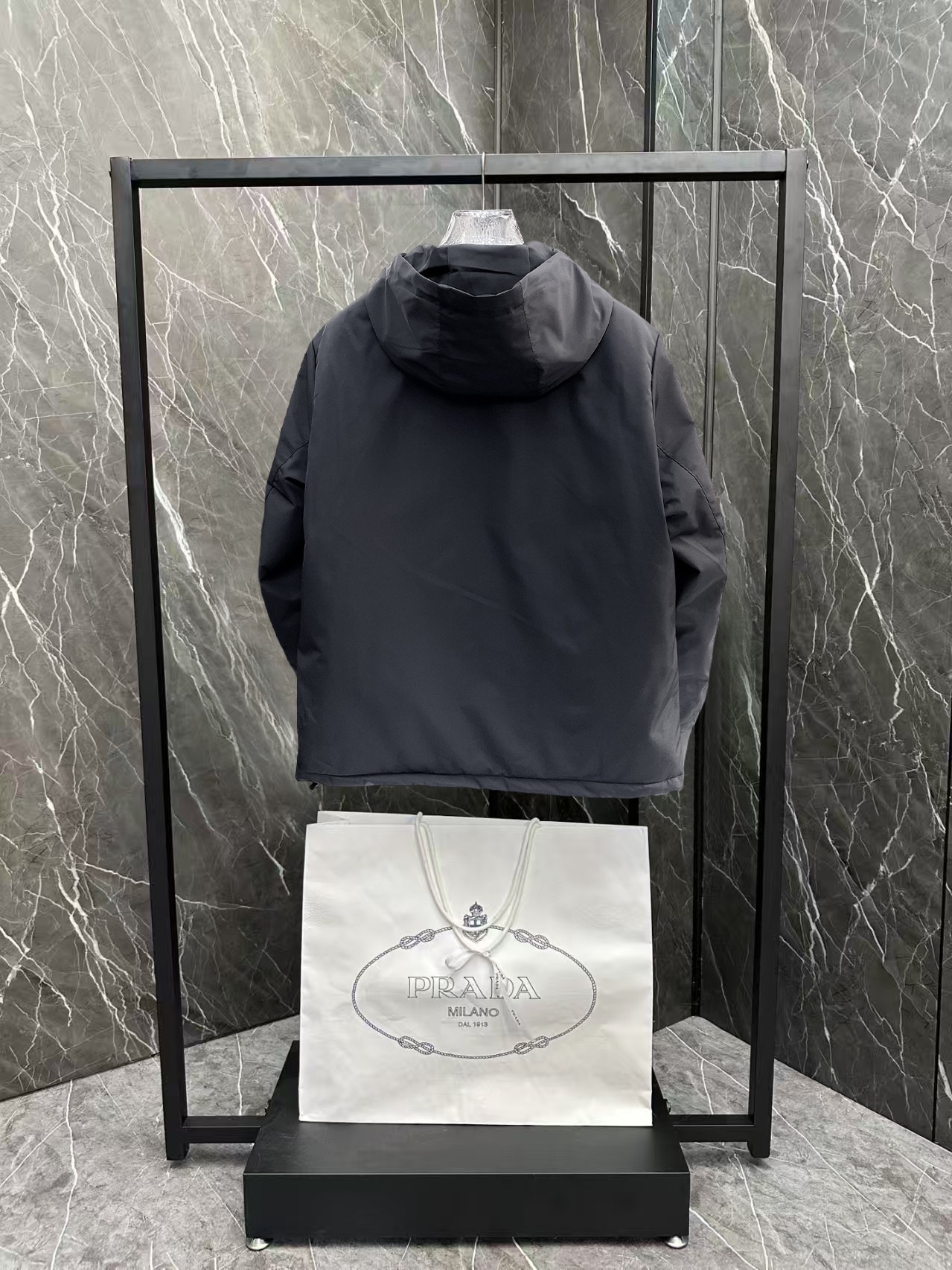   始祖鸟  三标齐全    ss冬季新款羽绒棉服外套，秀场新品‼品相非常完美，舒适保暖，色泽饱满诱人，