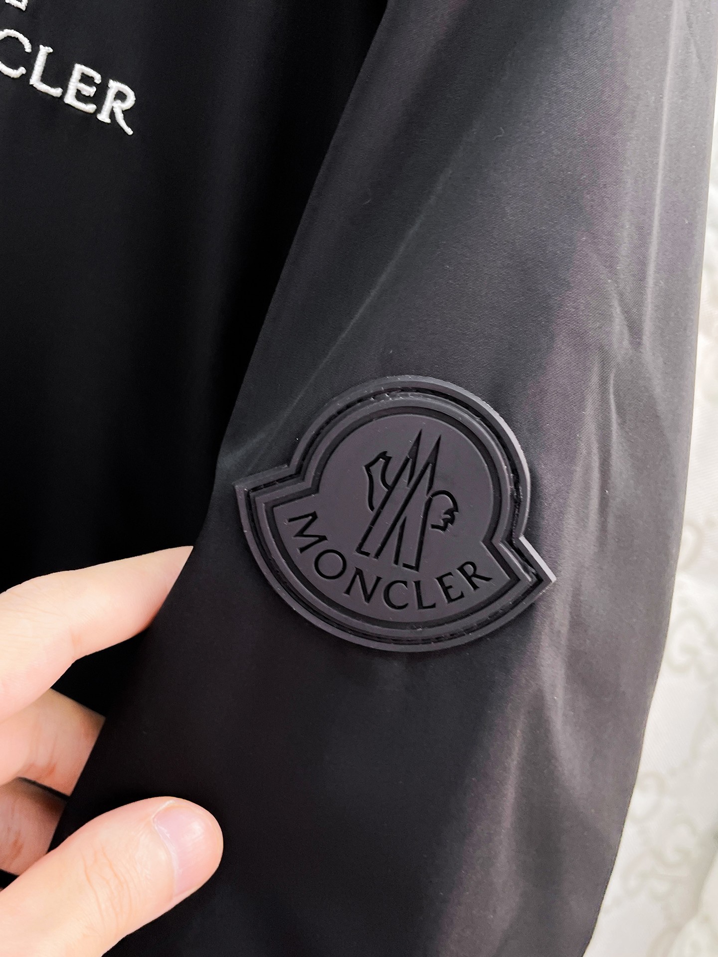   蒙口  三标齐全    ss冬季新款羽绒棉服外套，秀场新品‼品相非常完美，舒适保暖，色泽饱满诱人，非