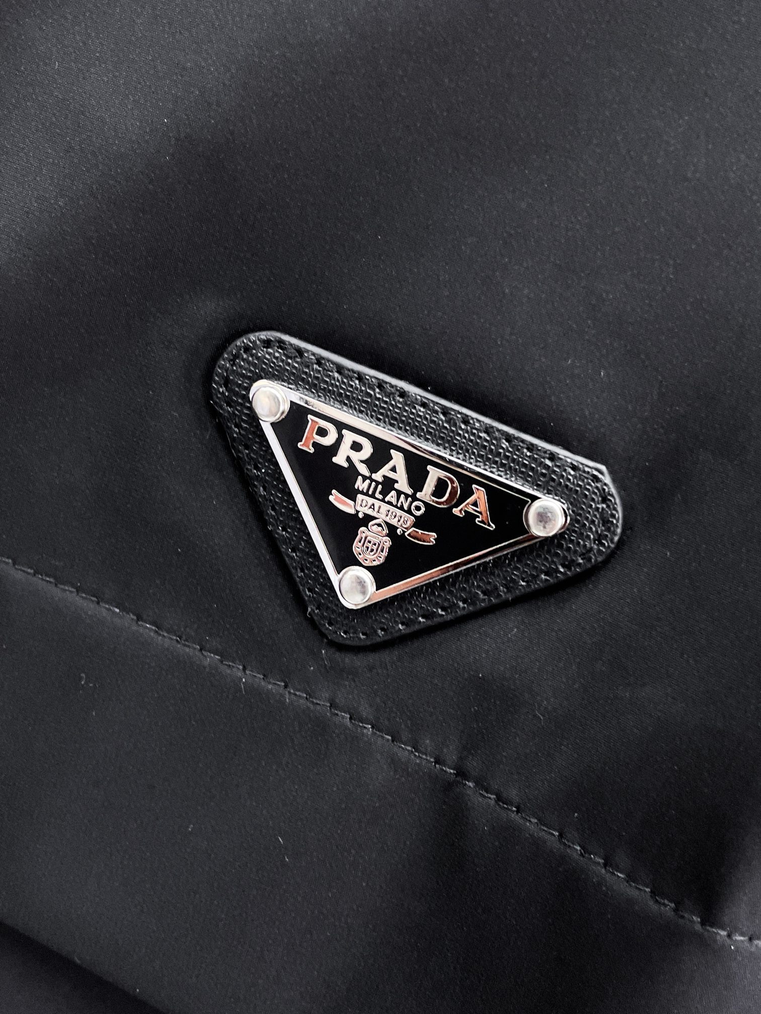   普拉达  三标齐全    ss冬季新款羽绒棉服外套，秀场新品‼品相非常完美，舒适保暖，色泽饱满诱人，