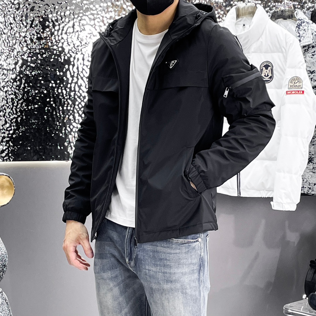   普拉达  三标齐全    ss冬季新款羽绒棉服外套，秀场新品‼品相非常完美，舒适保暖，色泽饱满诱人，