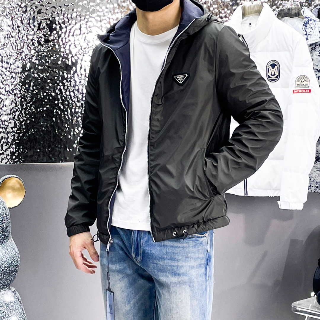   普拉达  三标齐全    ss冬季新款双面穿羽绒棉服外套，秀场新品‼品相非常完美，舒适保暖，色泽饱满