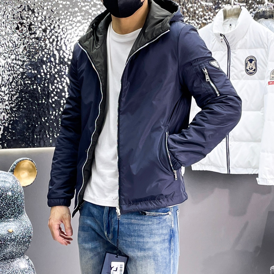  普拉达  三标齐全    ss冬季新款双面穿羽绒棉服外套，秀场新品‼品相非常完美，舒适保暖，色泽饱满
