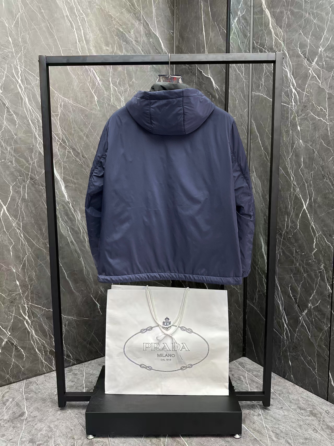   普拉达  三标齐全    ss冬季新款双面穿羽绒棉服外套，秀场新品‼品相非常完美，舒适保暖，色泽饱满