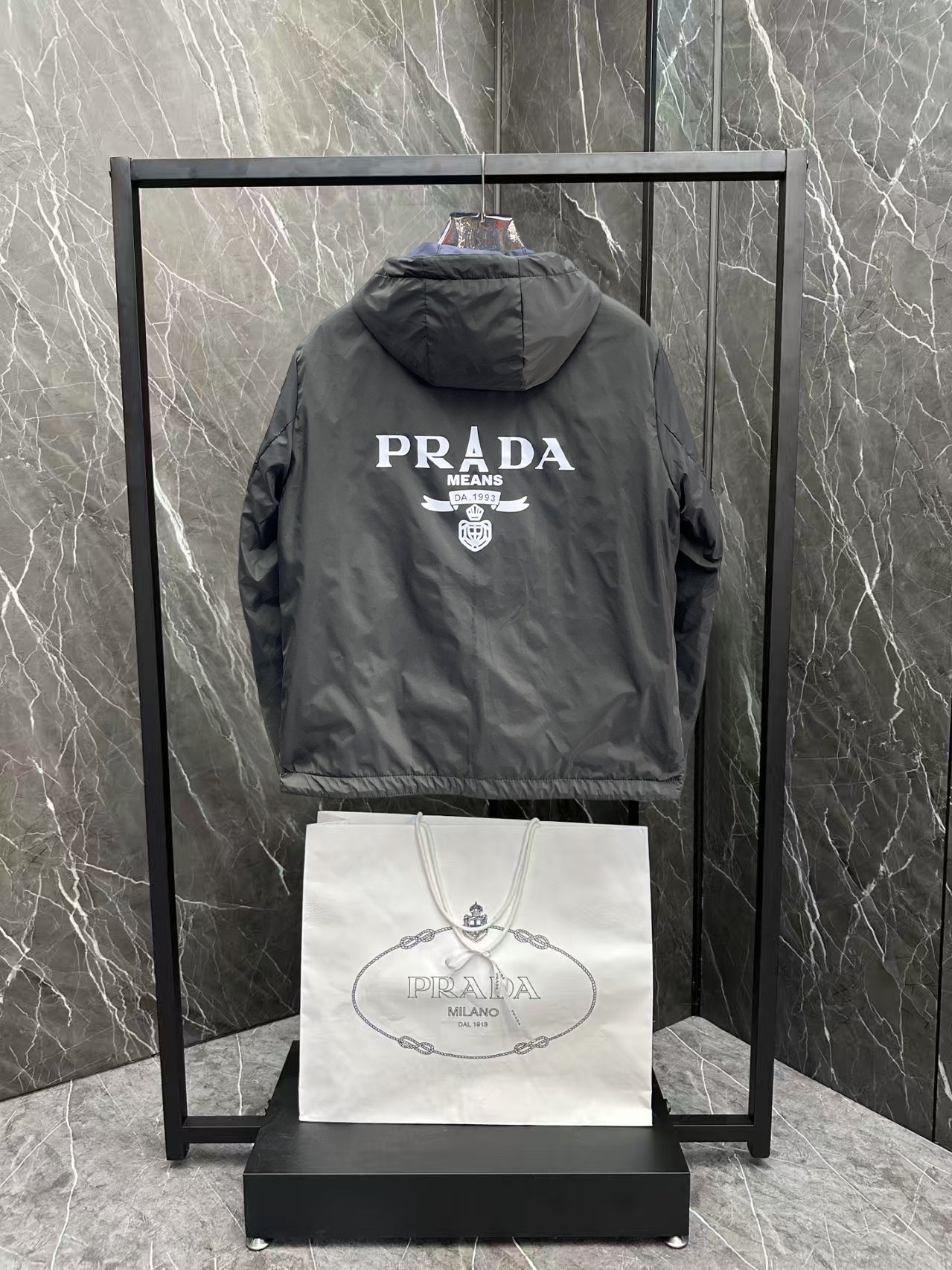   普拉达  三标齐全    ss冬季新款双面穿羽绒棉服外套，秀场新品‼品相非常完美，舒适保暖，色泽饱满