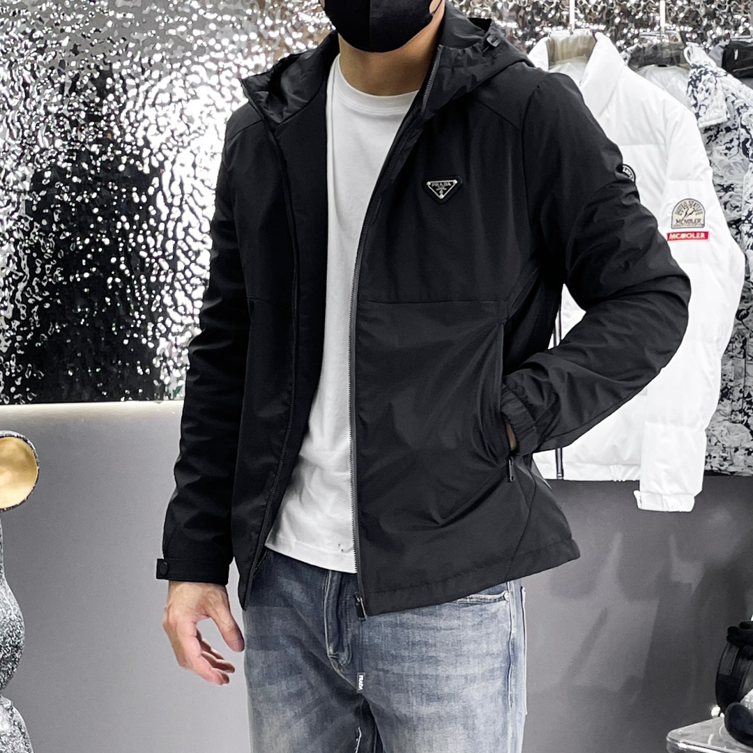   普拉达  三标齐全    ss冬季新款羽绒棉服外套，秀场新品‼品相非常完美，舒适保暖，色泽饱满诱人，