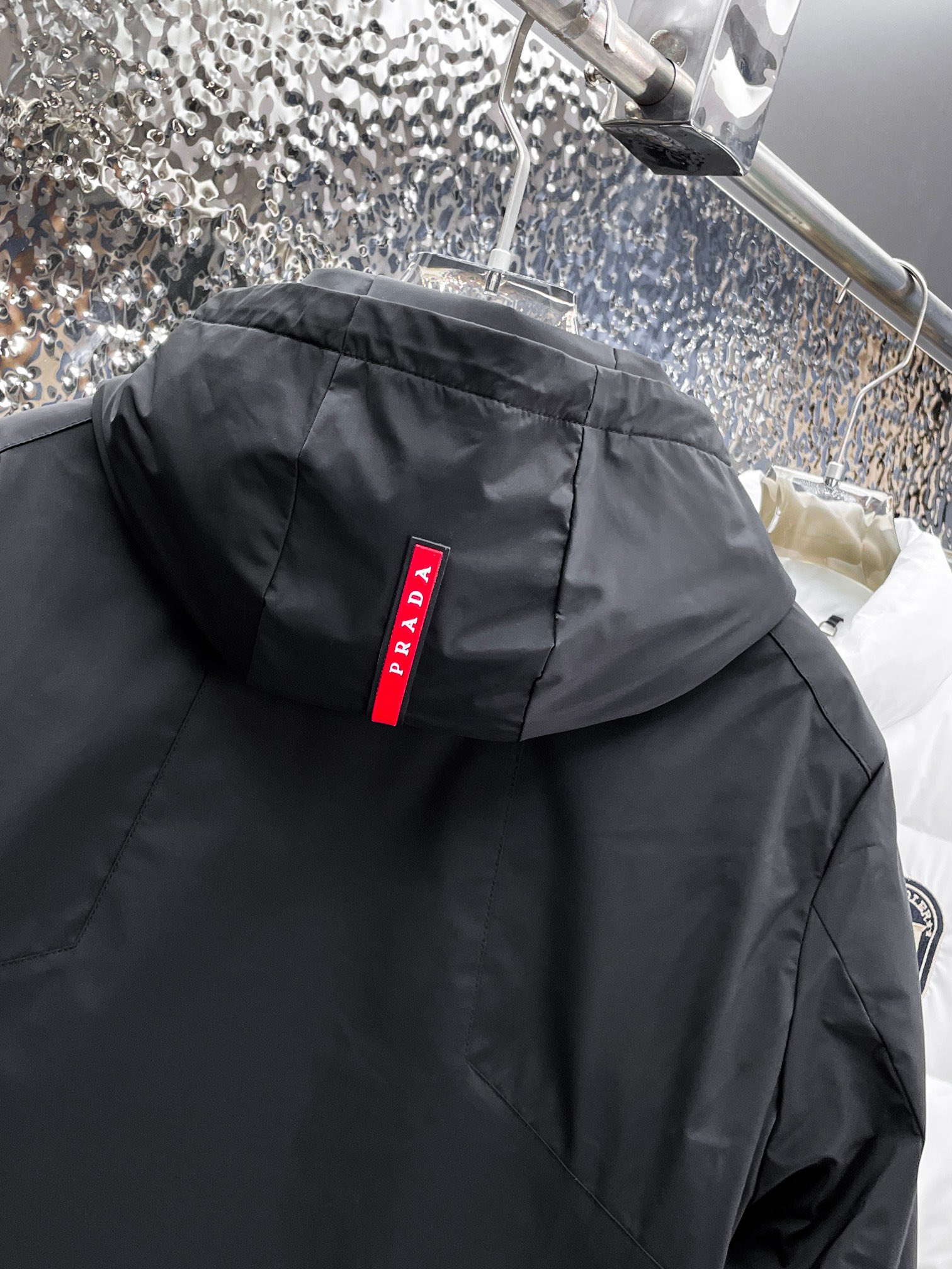   普拉达  三标齐全    ss冬季新款羽绒棉服外套，秀场新品‼品相非常完美，舒适保暖，色泽饱满诱人，