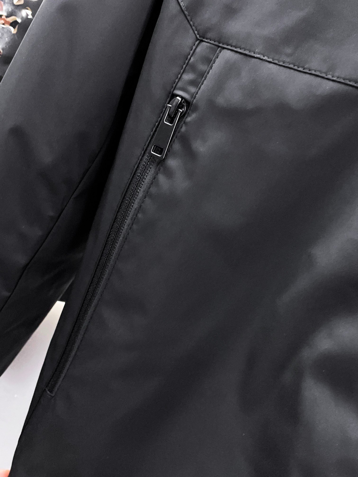   普拉达  三标齐全    ss冬季新款羽绒棉服外套，秀场新品‼品相非常完美，舒适保暖，色泽饱满诱人，