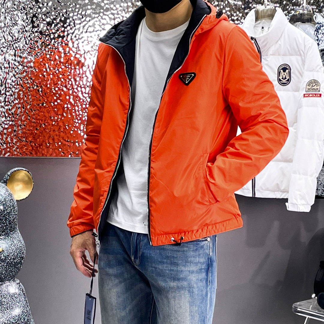   普拉达  三标齐全    ss冬季新款双面穿羽绒棉服外套，秀场新品‼品相非常完美，舒适保暖，色泽饱满