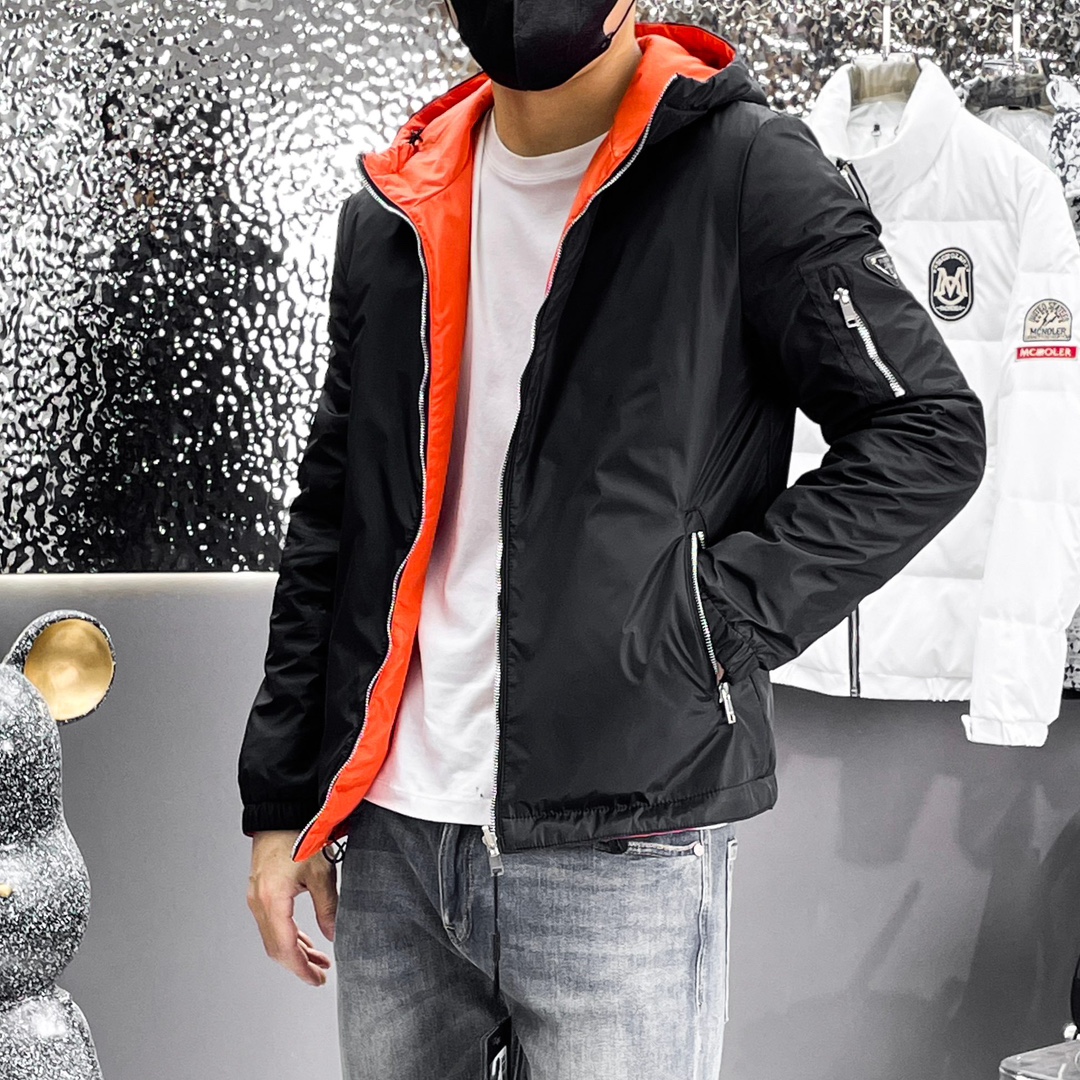   普拉达  三标齐全    ss冬季新款双面穿羽绒棉服外套，秀场新品‼品相非常完美，舒适保暖，色泽饱满