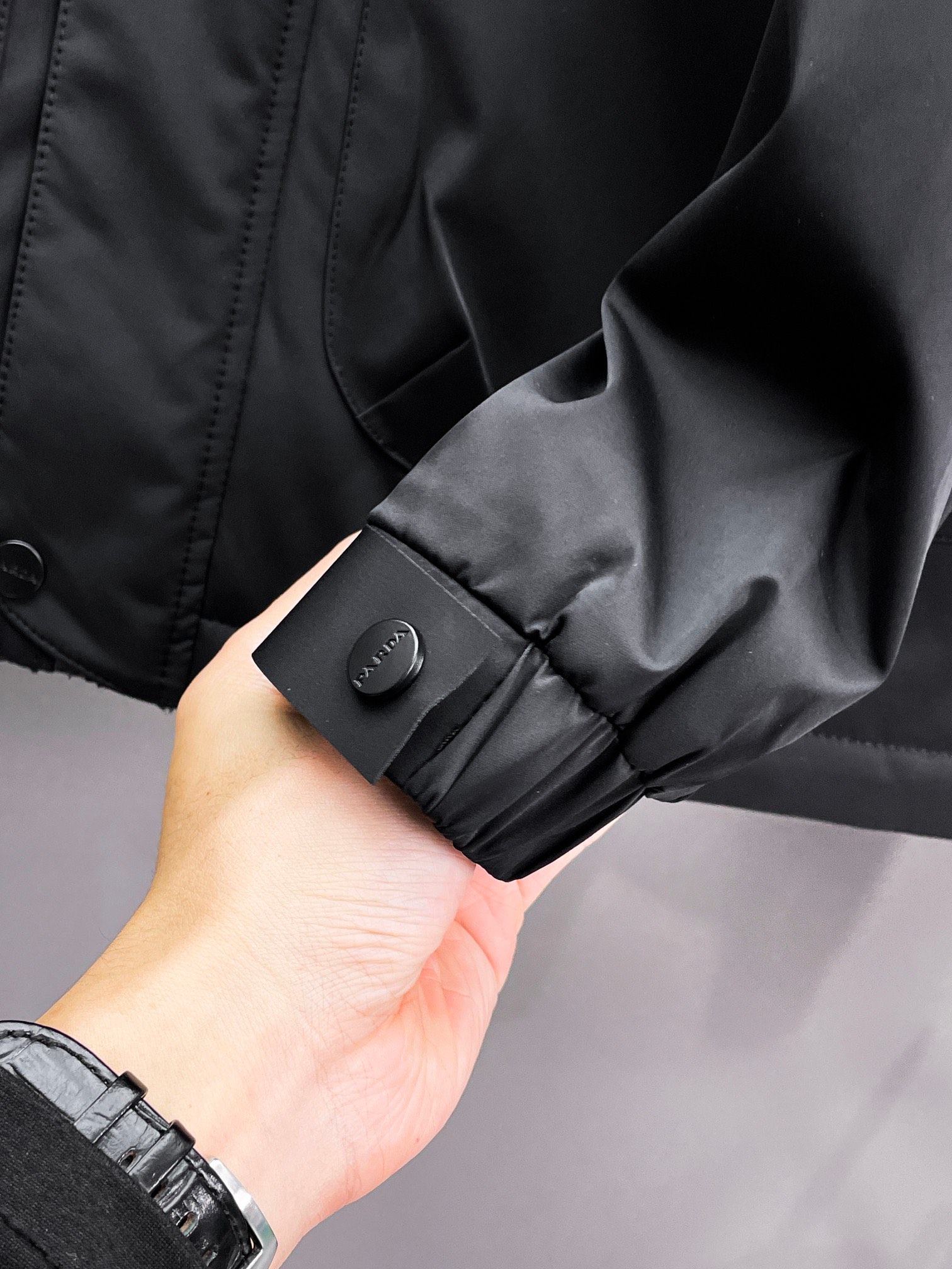   普拉达  三标齐全    ss冬季新款羽绒棉服外套，秀场新品‼品相非常完美，舒适保暖，色泽饱满诱人，