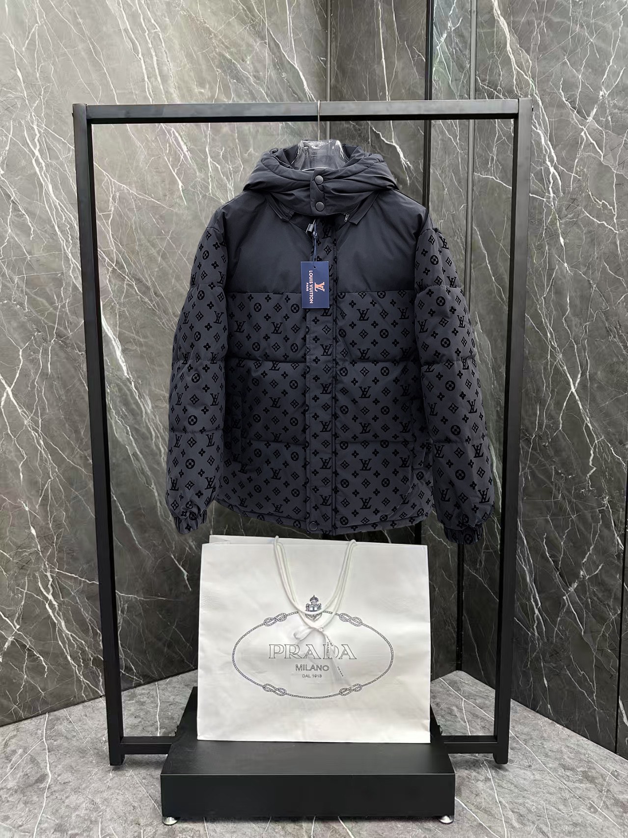   LV  三标齐全    ss冬季新款羽绒棉服外套，秀场新品‼品相非常完美，舒适保暖，色泽饱满诱人，非