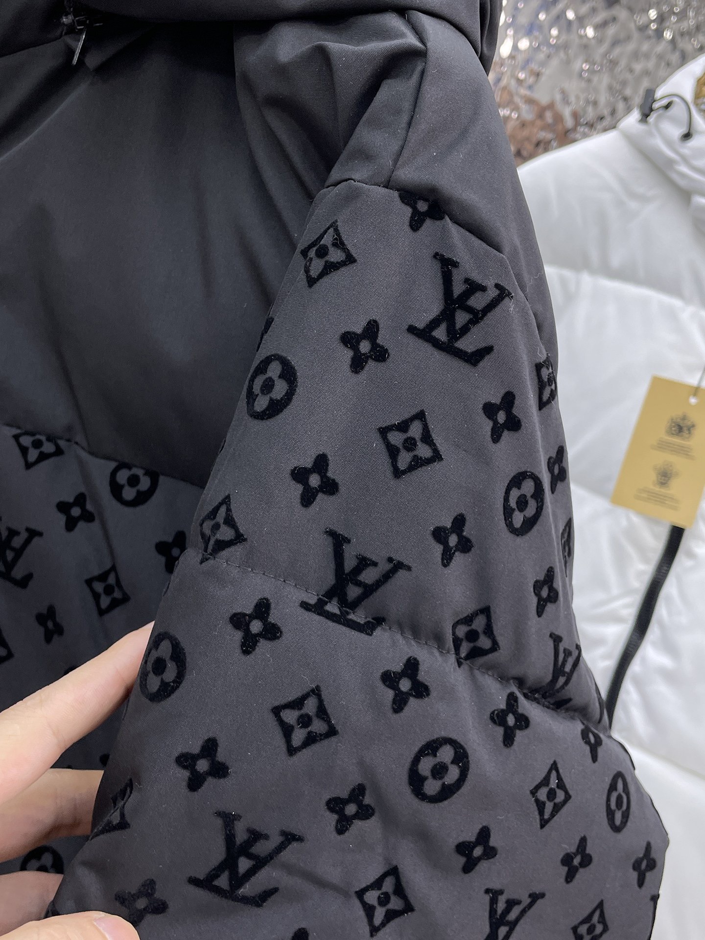   LV  三标齐全    ss冬季新款羽绒棉服外套，秀场新品‼品相非常完美，舒适保暖，色泽饱满诱人，非