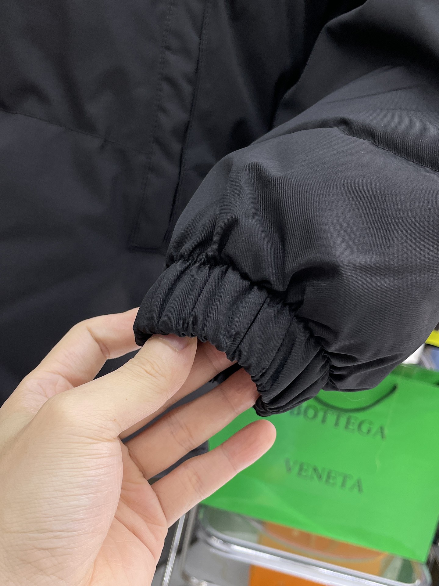   巴黎世家  三标齐全    ss冬季新款羽绒棉服外套，秀场新品‼品相非常完美，舒适保暖，色泽饱满诱人