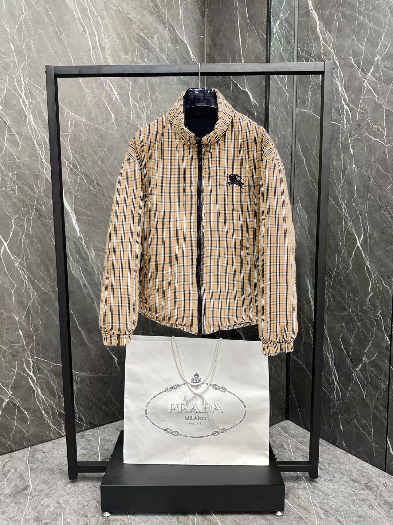   巴宝莉  三标齐全    ss冬季新款双面穿羽绒棉服外套，秀场新品‼品相非常完美，舒适保暖，色泽饱满