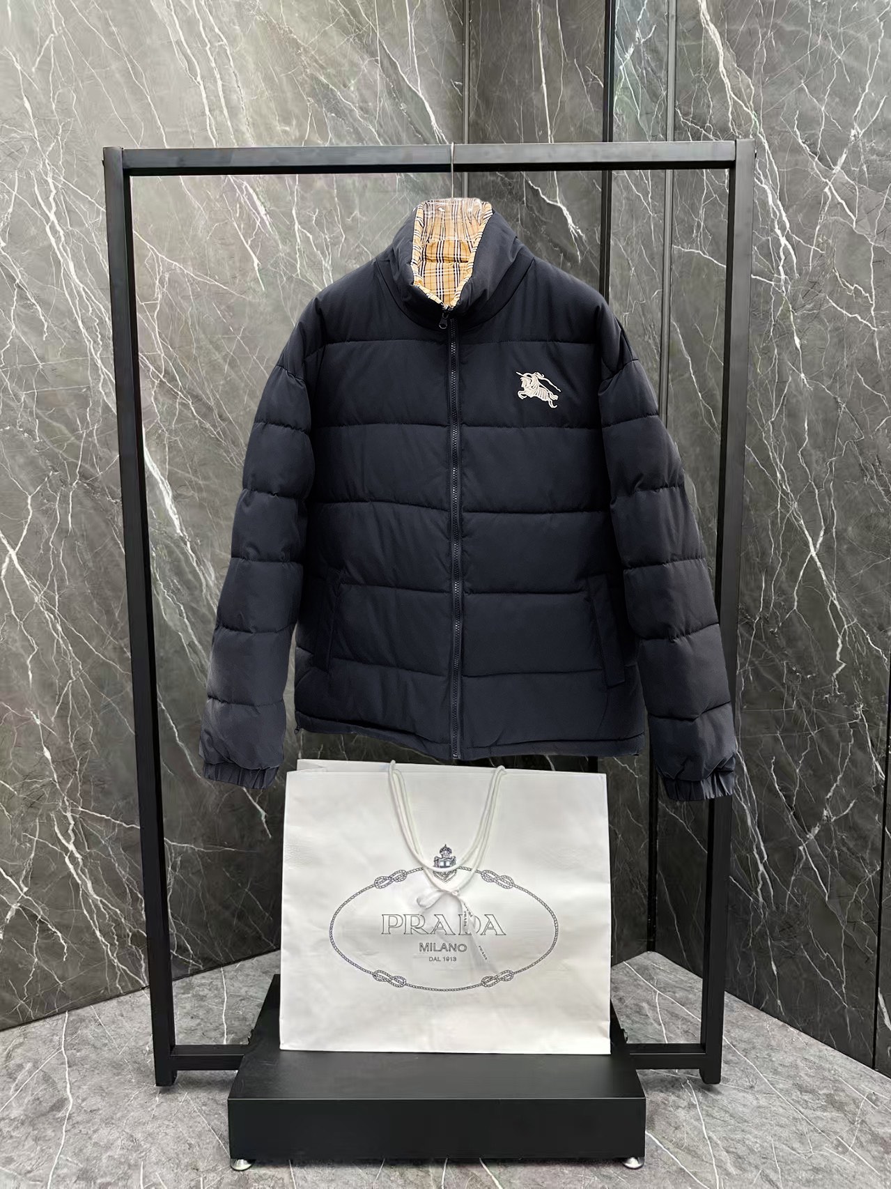   巴宝莉  三标齐全    ss冬季新款双面穿羽绒棉服外套，秀场新品‼品相非常完美，舒适保暖，色泽饱满