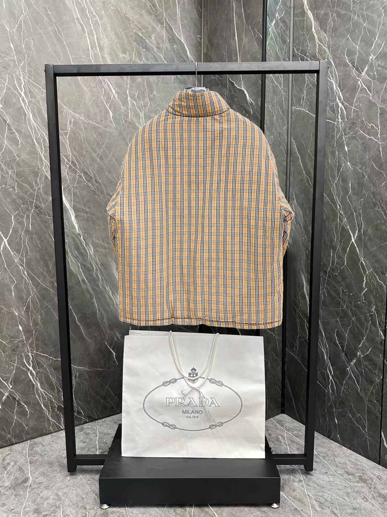   巴宝莉  三标齐全    ss冬季新款双面穿羽绒棉服外套，秀场新品‼品相非常完美，舒适保暖，色泽饱满