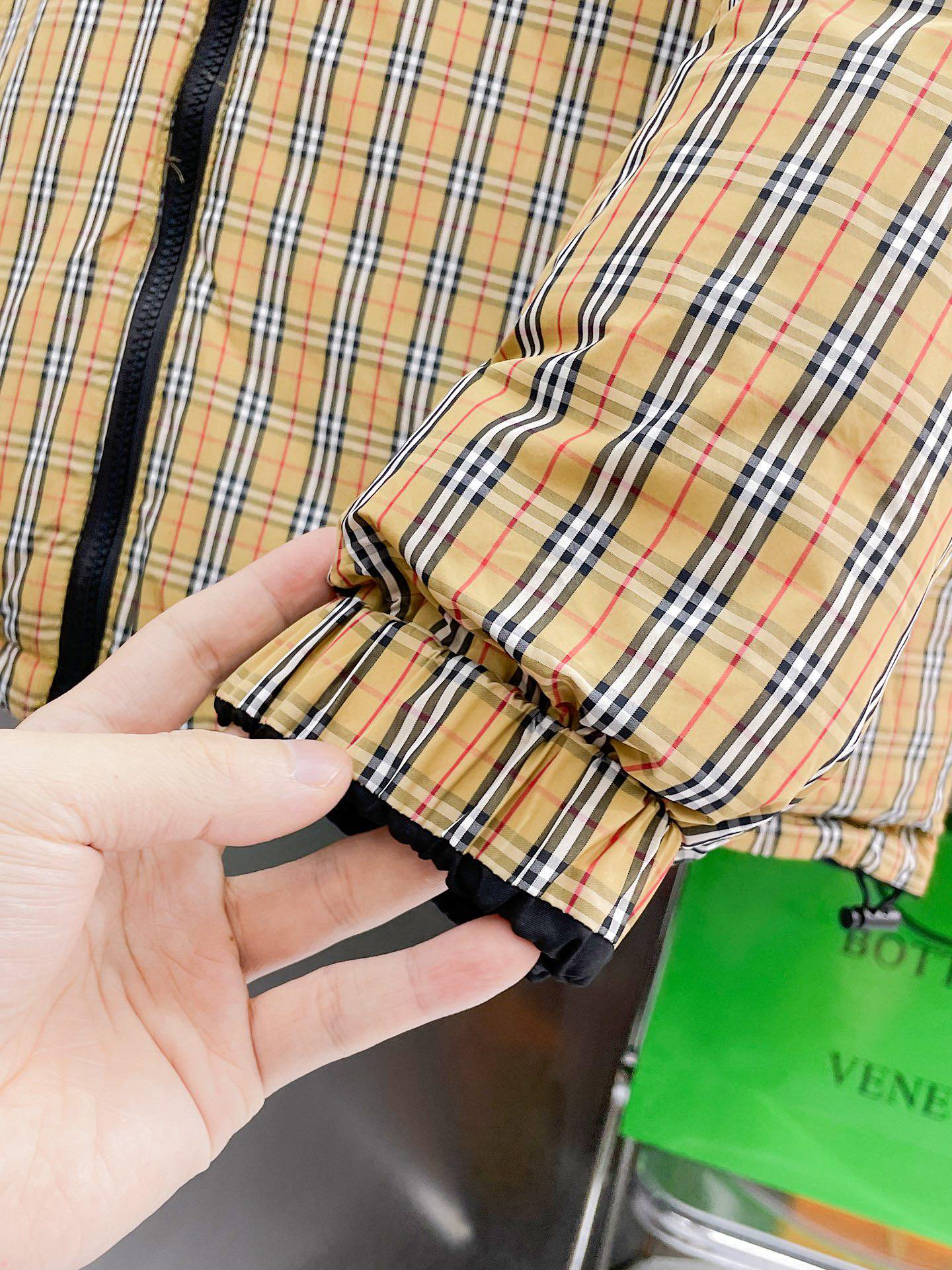   巴宝莉  三标齐全    ss冬季新款双面穿羽绒棉服外套，秀场新品‼品相非常完美，舒适保暖，色泽饱满