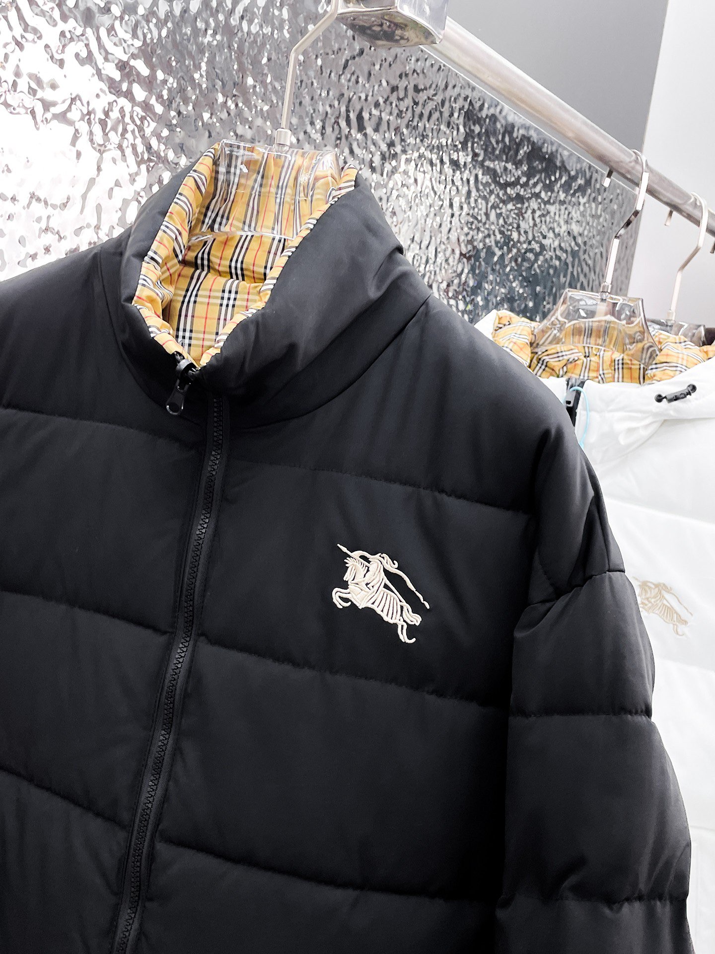   巴宝莉  三标齐全    ss冬季新款双面穿羽绒棉服外套，秀场新品‼品相非常完美，舒适保暖，色泽饱满