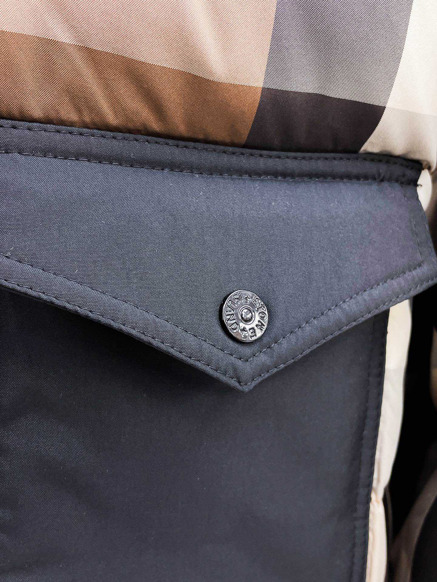   巴宝莉  三标齐全    ss冬季新款羽绒棉服外套，秀场新品‼品相非常完美，舒适保暖，色泽饱满诱人，