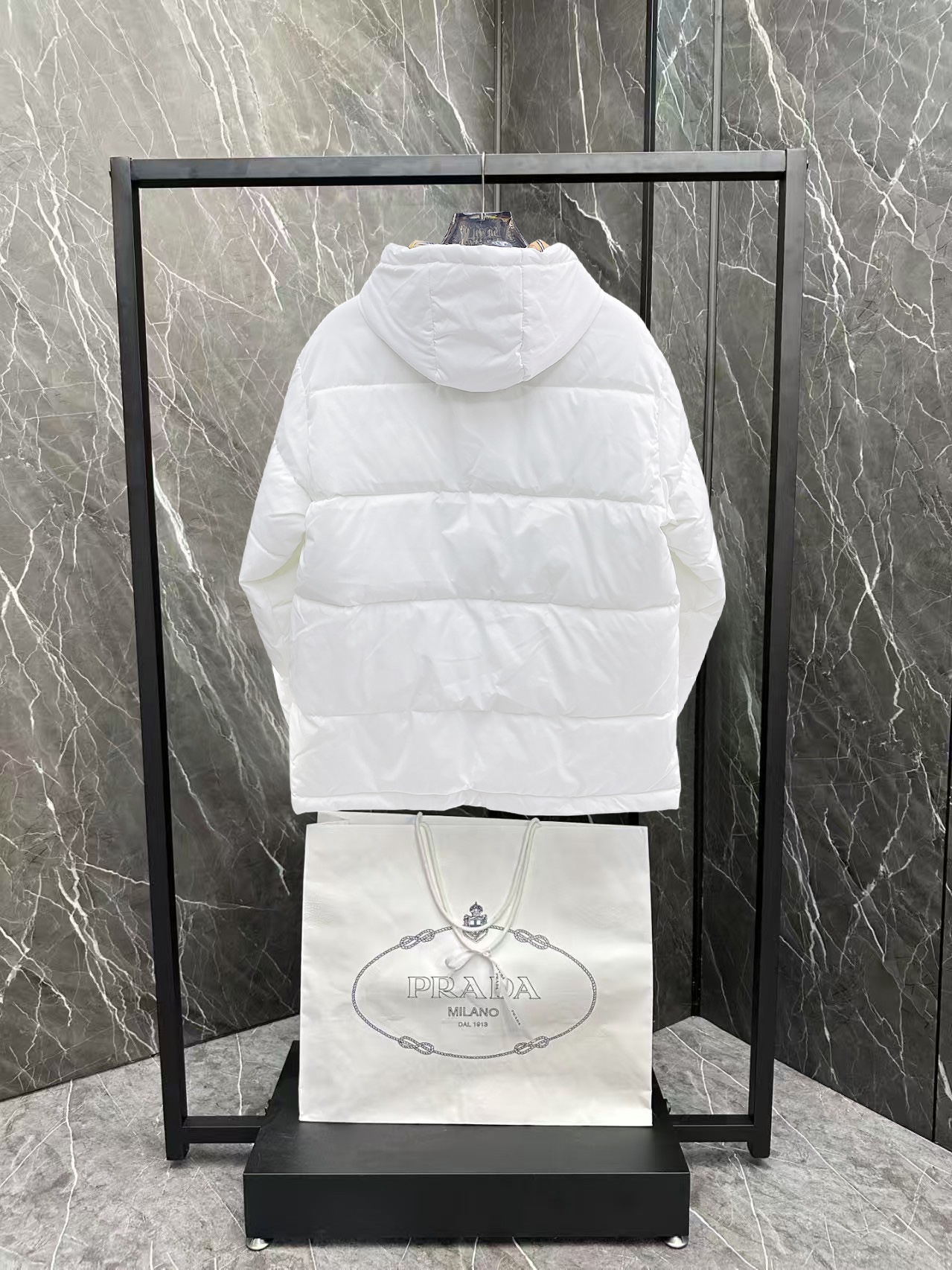   巴宝莉  三标齐全    ss冬季新款羽绒棉服外套，秀场新品‼品相非常完美，舒适保暖，色泽饱满诱人，